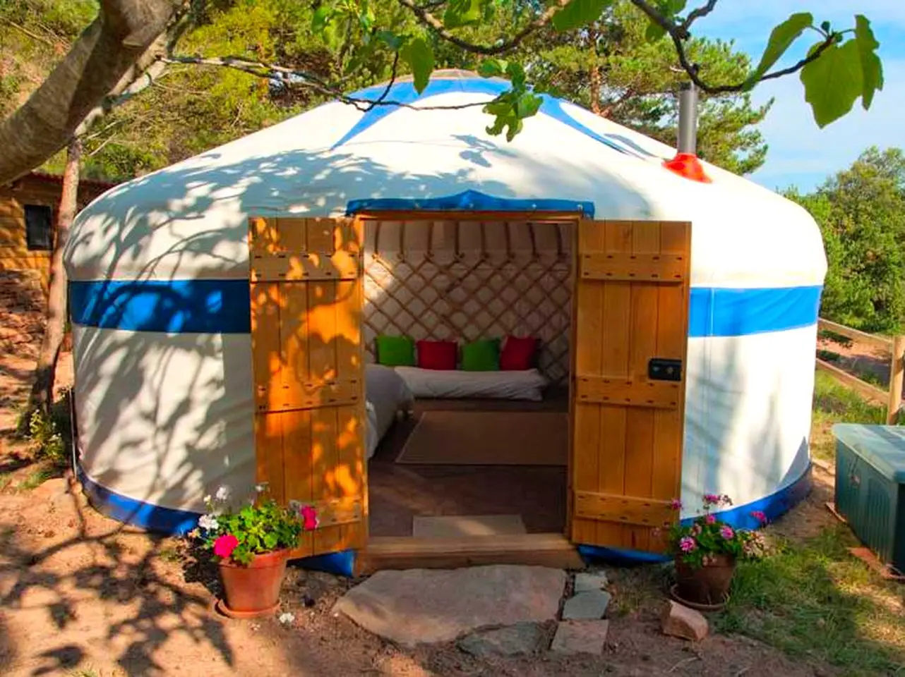 Windproof and warm outdoor yurt Structure Frame Tent