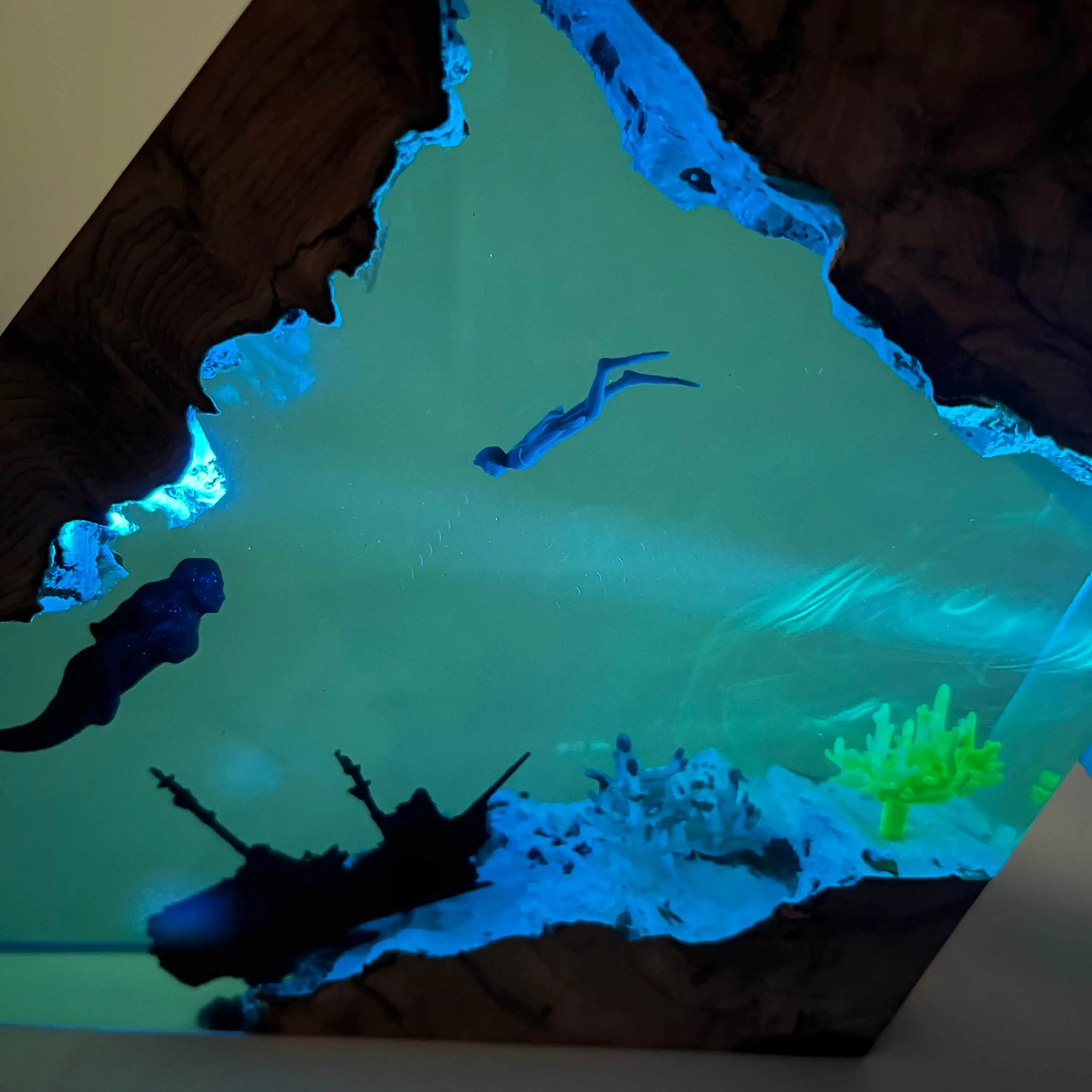Transform your room with our hot-selling LED lamp featuring a mesmerizing deep sea scene with high-quality epoxy resin