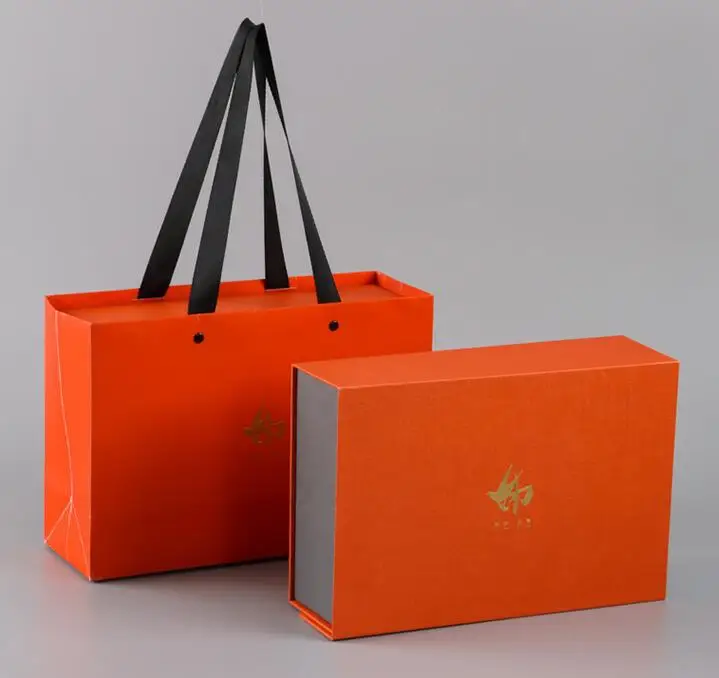 Custom Logo Wholesale Luxury Folding Magnet Storage Clothing Cap Hamper Box  Packaging With Ribbon Magnetic Shoe Gift Box