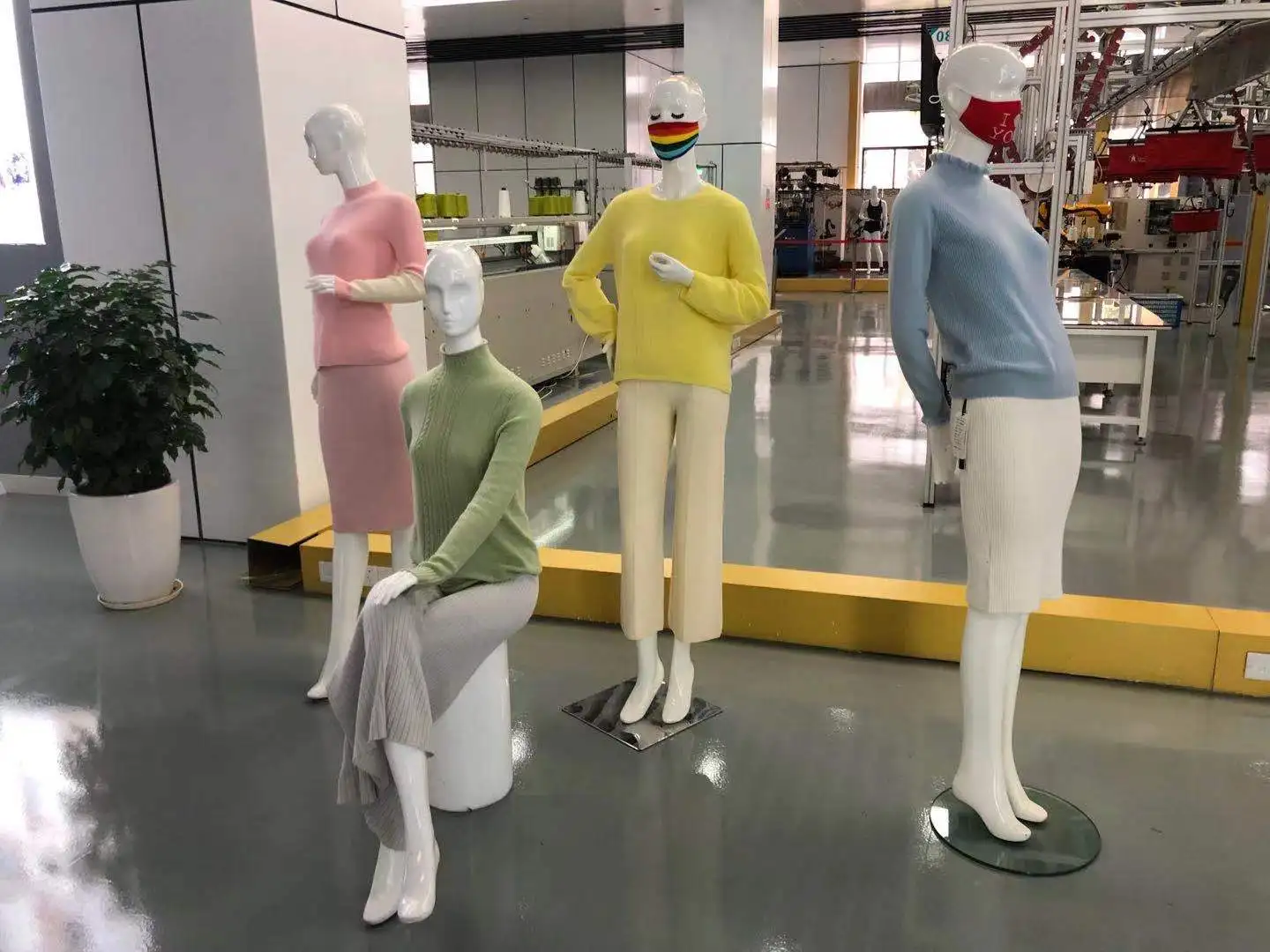 Трикотажная Машина Steiger, компьютеризированная плоская, 16 калибров, три системы, 45 дюймов