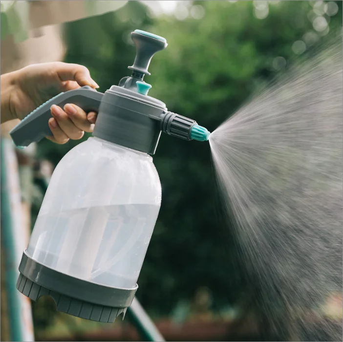 horticulture pressure watering can  as well as used for decoration indoor things with plastic watering