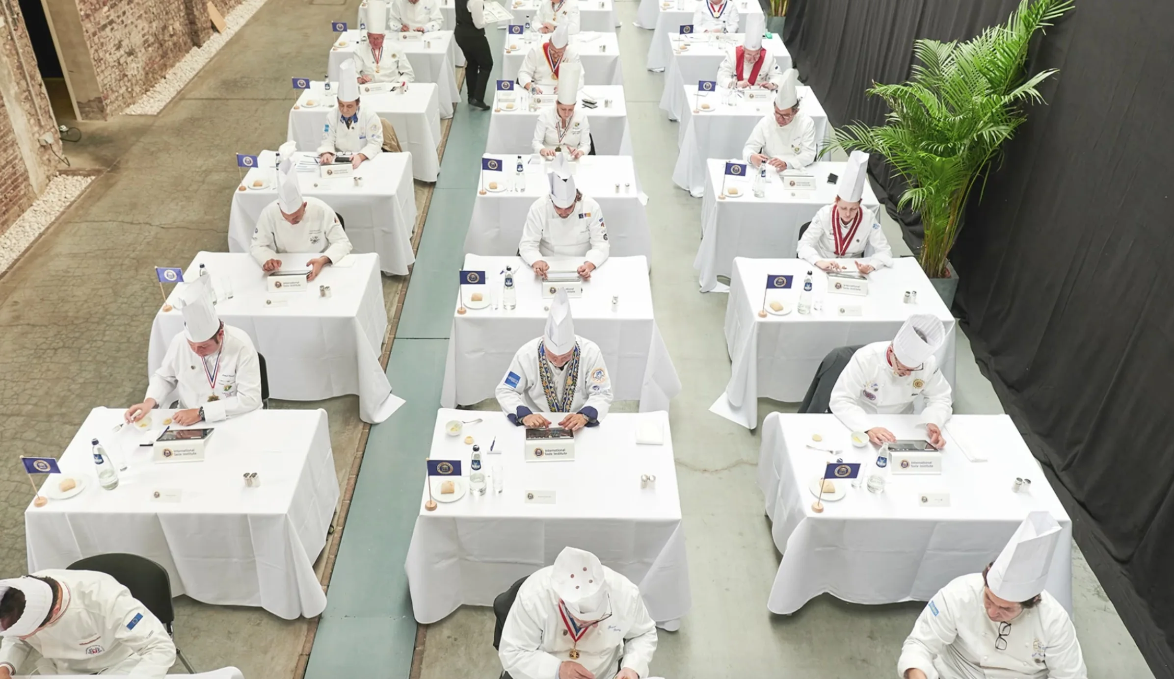 Quality 12.8kg wholesale drinking premium suppliers mineral water