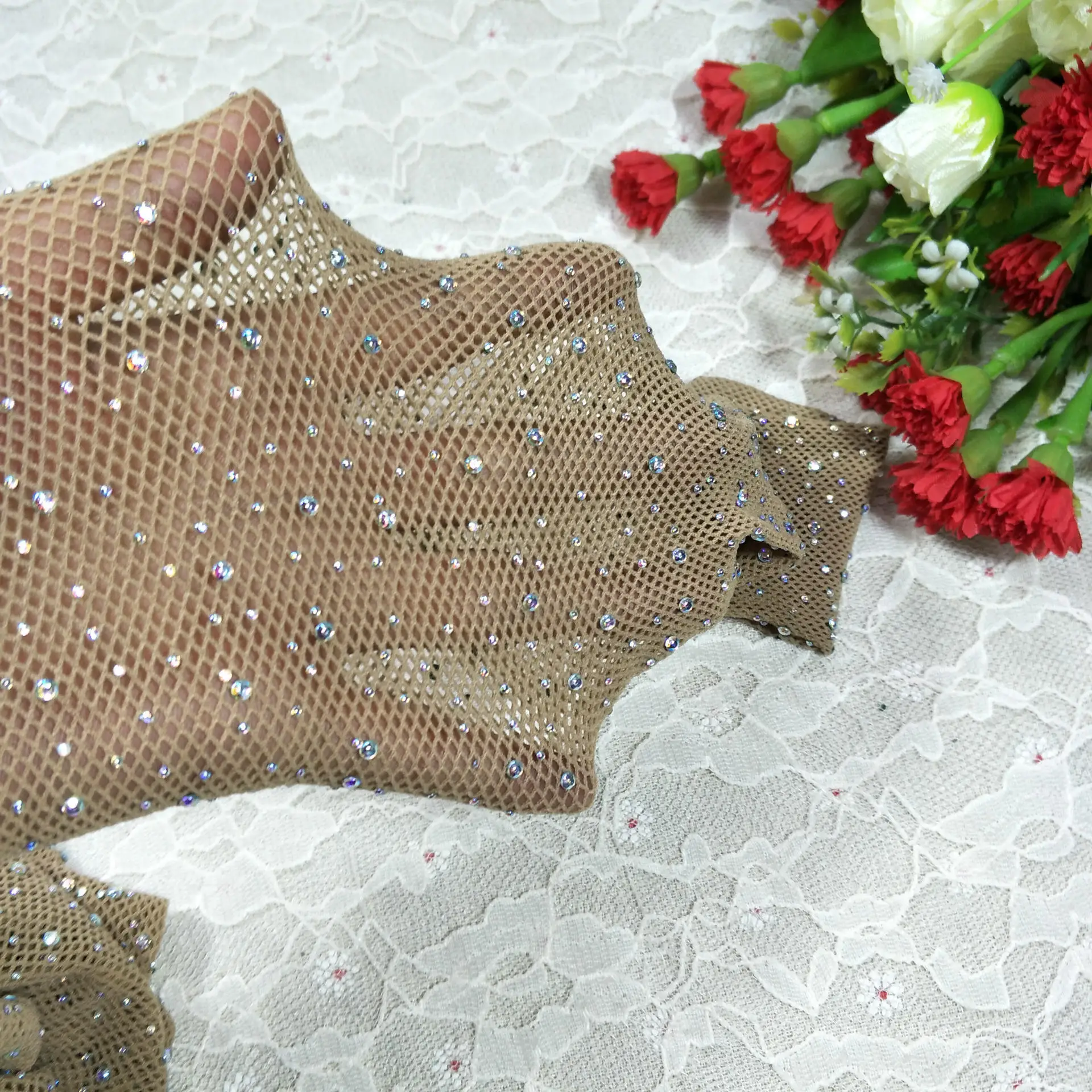 Женские привлекательные сетчатые чулки со стразами