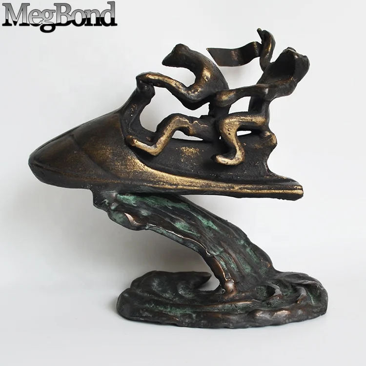 Metal frogs in speedboat desktop statues for home, small weird frog table decoration