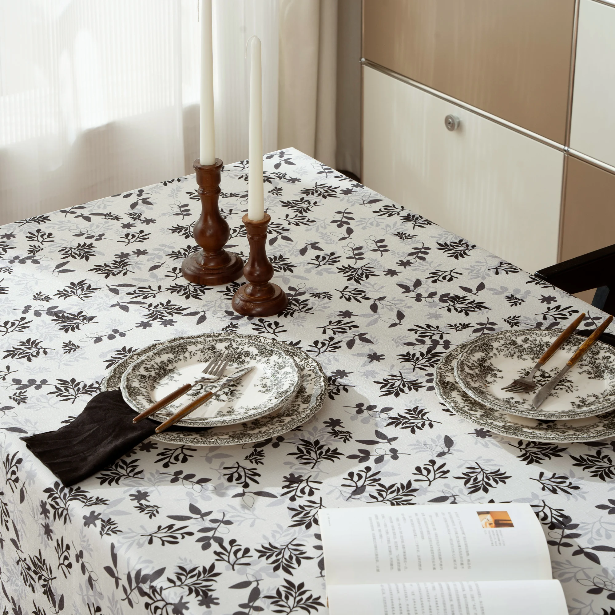 Riches Base OEM Bamboo 100% Polyester Table Cover Leaves Printed Waterproof Table Cloth For Home Decoration Table Decor
