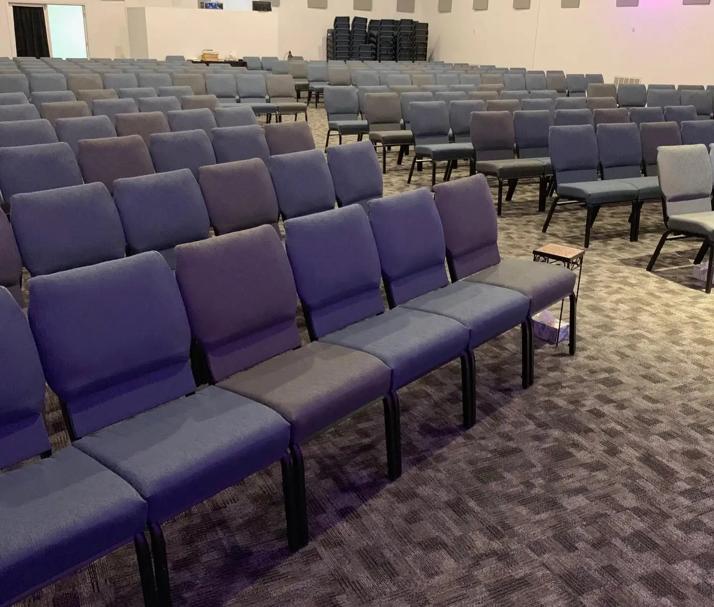 New Design Metal Stackable Church Chairs for Theaters and Churches for Sale
