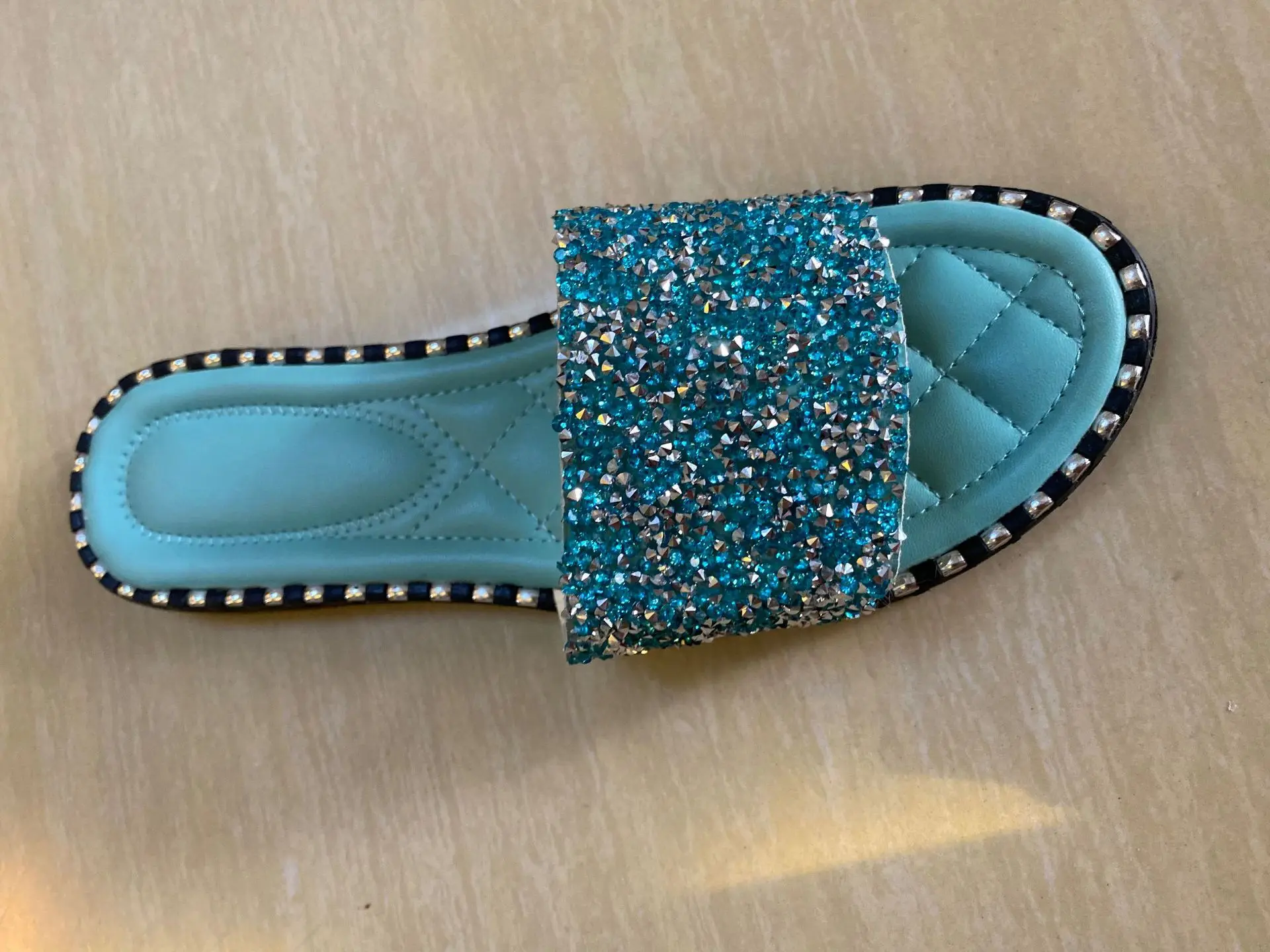 
Amazon INS Hot-Selling Women House Slippers Rhinestone Sequins One-Font Casual Flat Heel Ladies Sexy Slippers For Women 