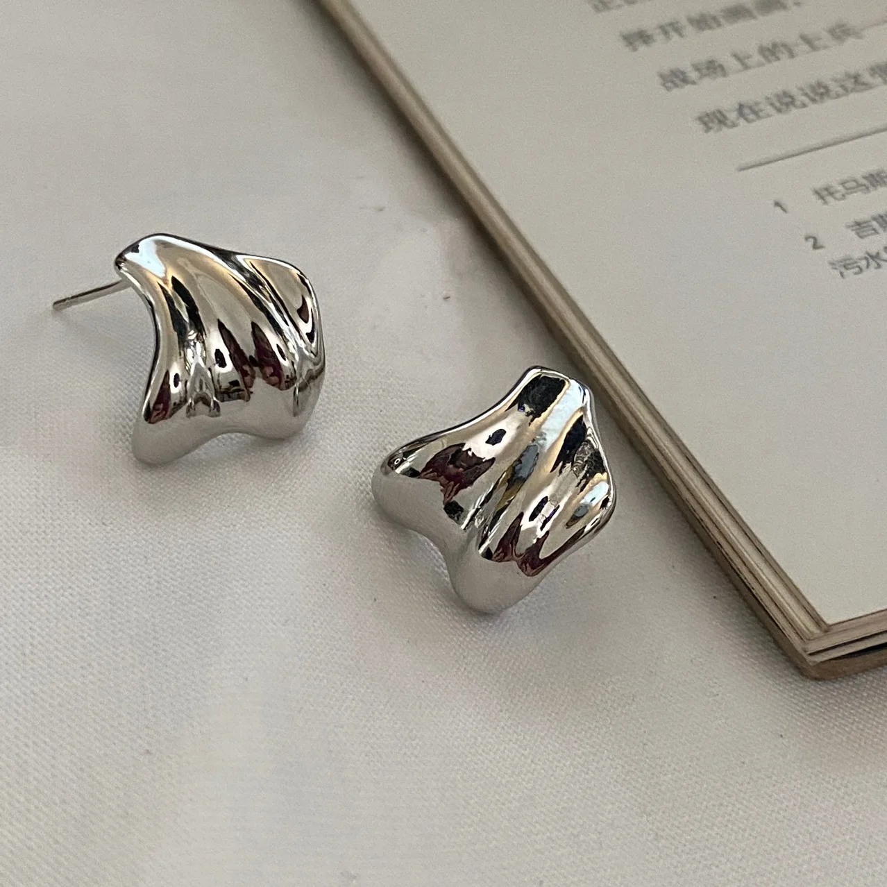 Classic Fashion Waterproof  Copper  Jewelry Twisted Texture Chunky Hoop Earring for Women