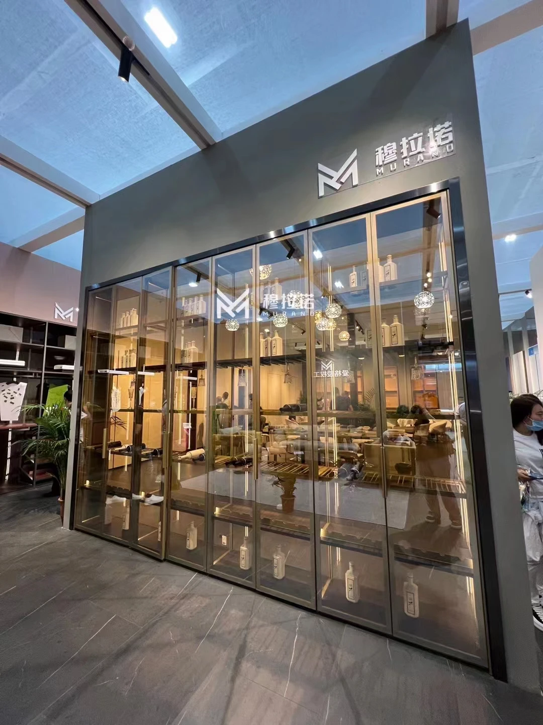 Новый дизайн шкафа для спальни Foshan мебель дома современный шкаф простая стеклянная дверь деревянные аксессуары