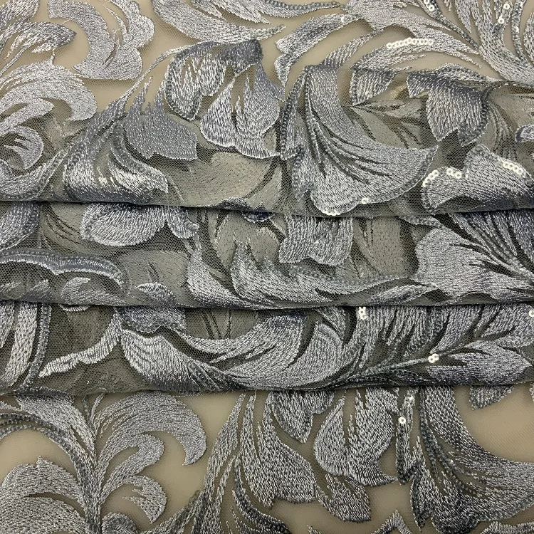 Light blue leaf-shaped beads and embroidery combined pattern