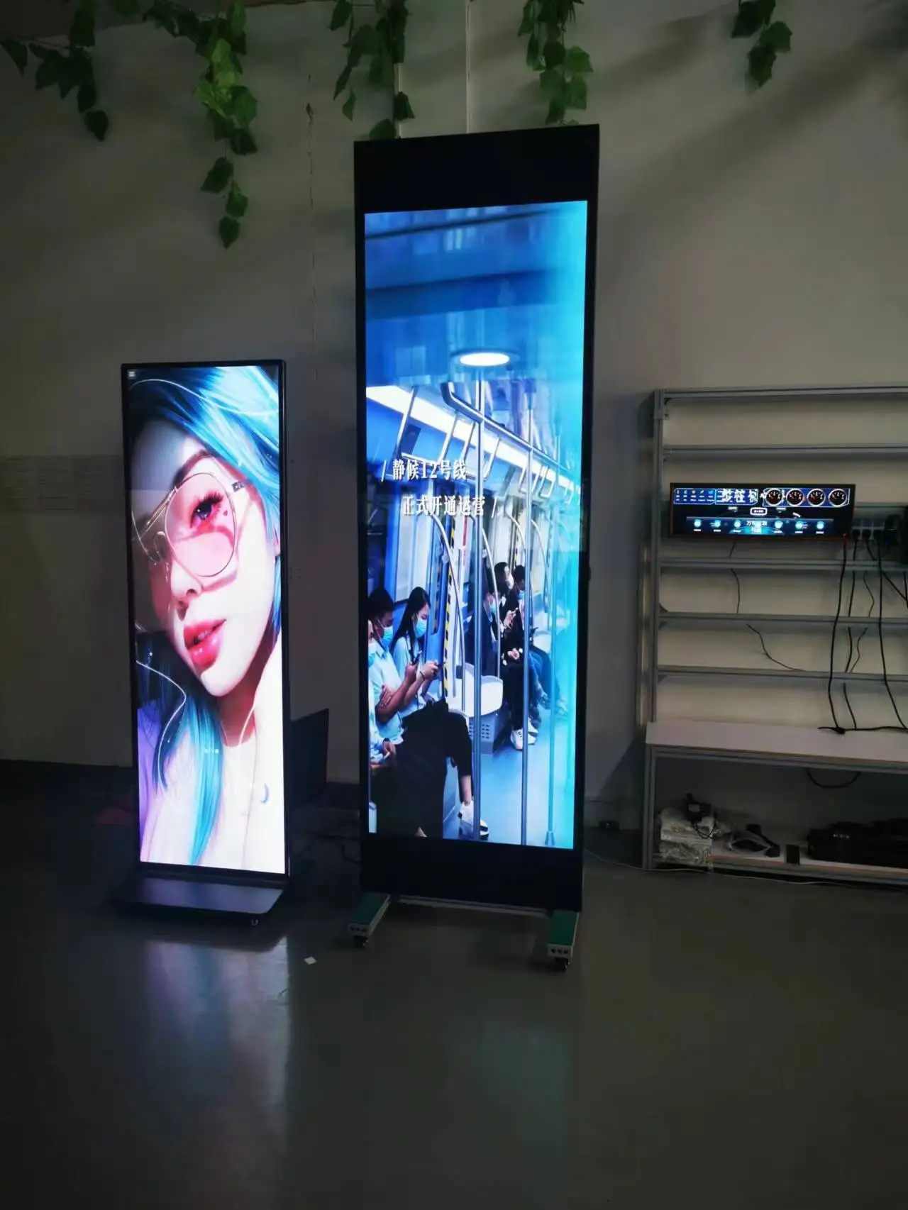 Factory Supplier 75inch 2/4K Totem Full Screen lcd Advertising Display  Video Digital screen TV Digital Signage Kiosk