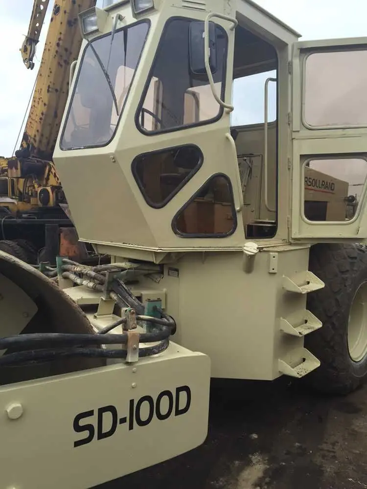 Used  SD100D road roller with cummins engine, water-cooled engine vibratory roller for sale