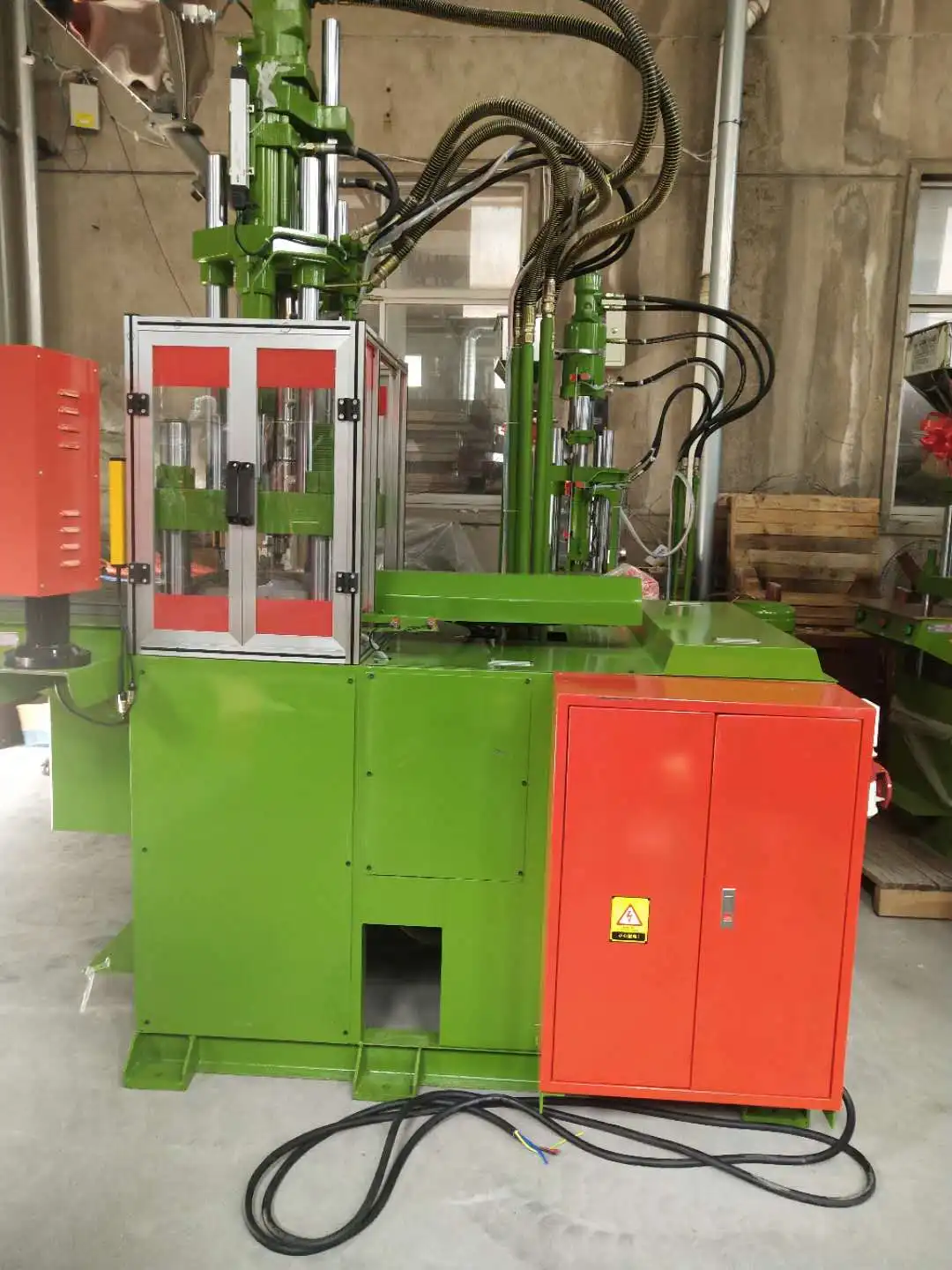 Toothbrush handle single sliding  plastic vertical injection molding making machine