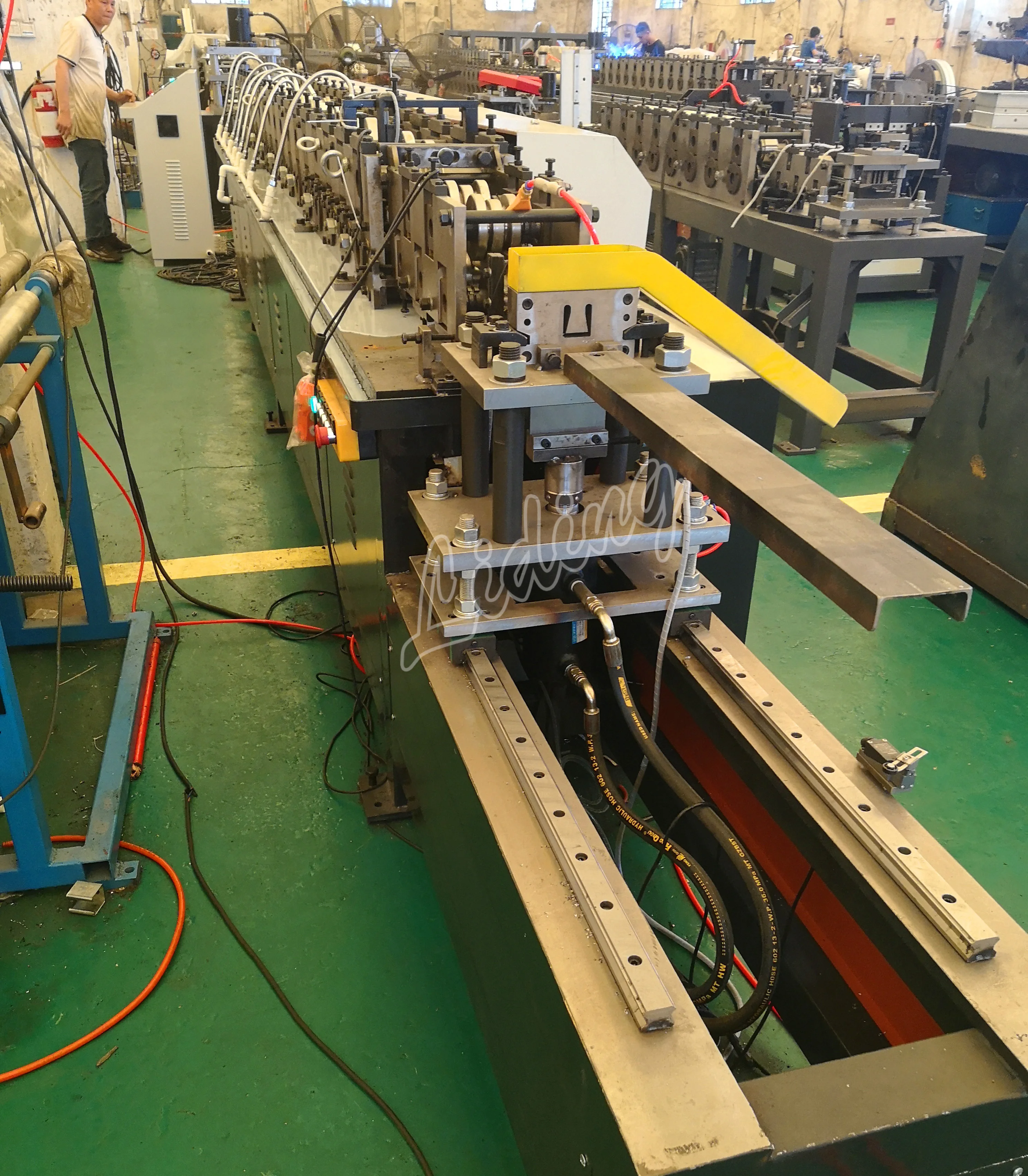 Changeable 41*21mm 41*41mm U Type Bracket Solar Panel Making Machine C Channel photovoltaic support roll forming machine