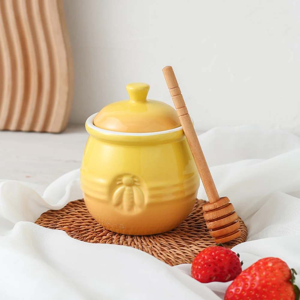 Home Kitchen 240ml Custom Color Stoneware Ceramic Jar Honey Pot with Wood Dipper and Lid