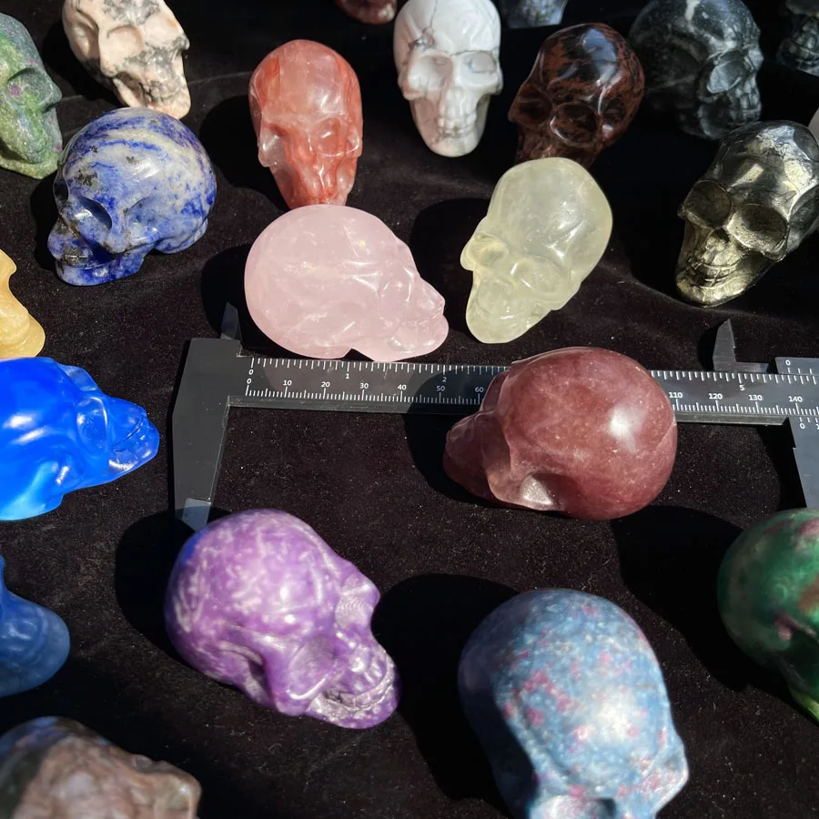 Wholesale 2 Inches Donghai Quartz Crystal Hand Carved Mixed Crystal Skulls For Healing Stones Decoration