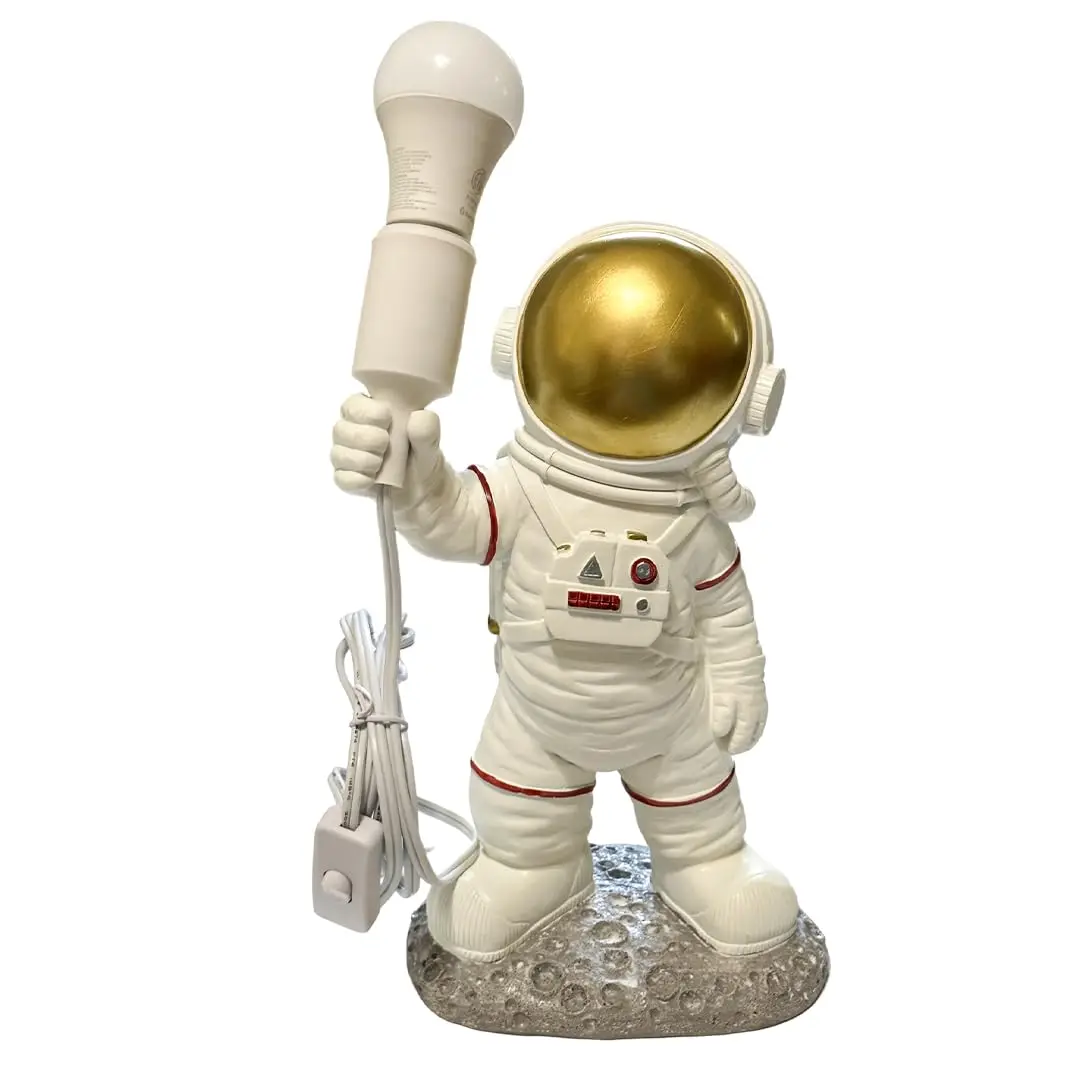Toy Heaven Resin Decorative Space Man Patriotic Sculpture Desk Bedside Table Lamp Statue Astronaut Modern White Table Lamp
