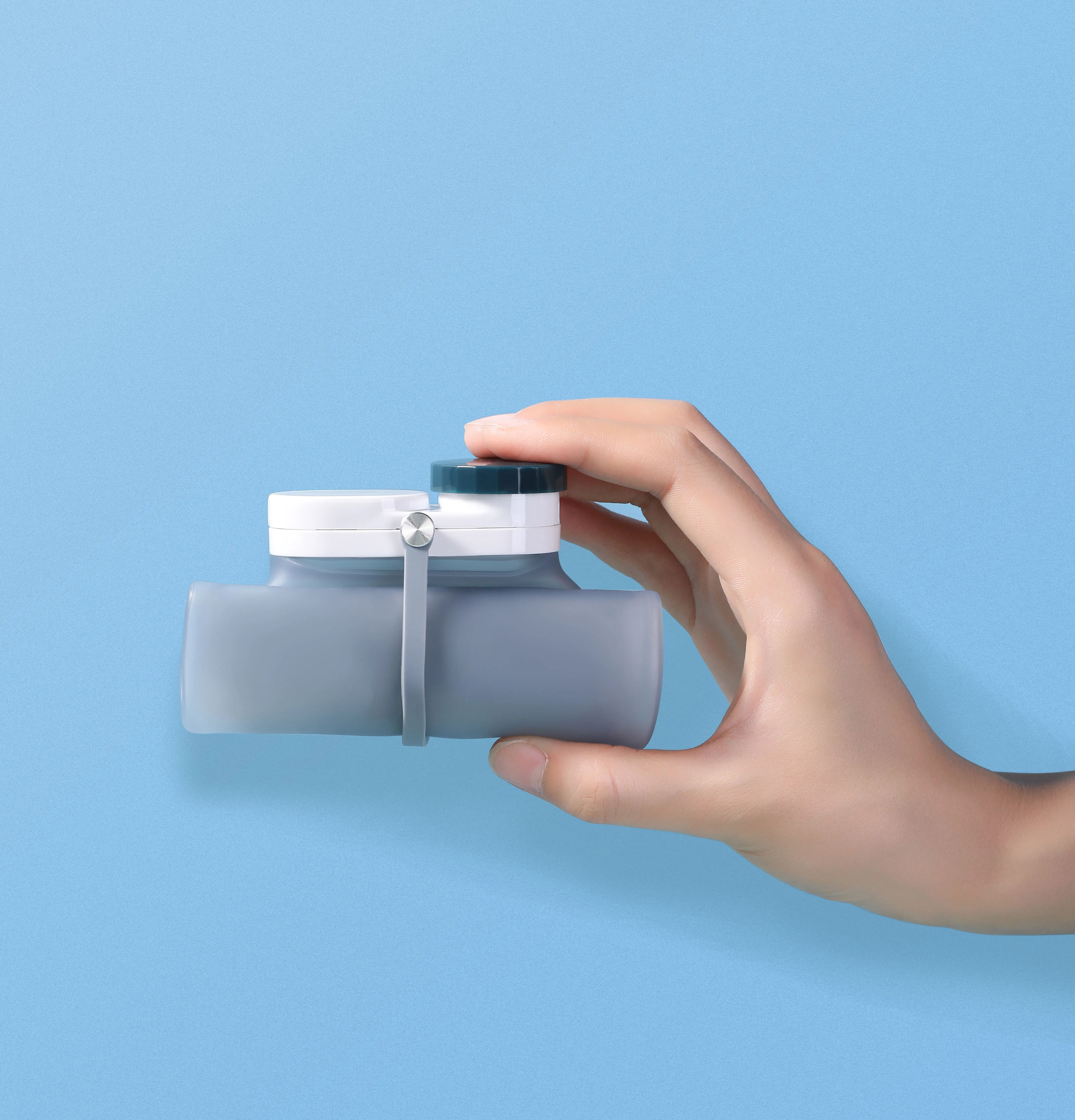 Factory Creative Design Collapsible Water Bottle BPA Free Silicone Soft Hand Feel  Water Bottle Wholesale