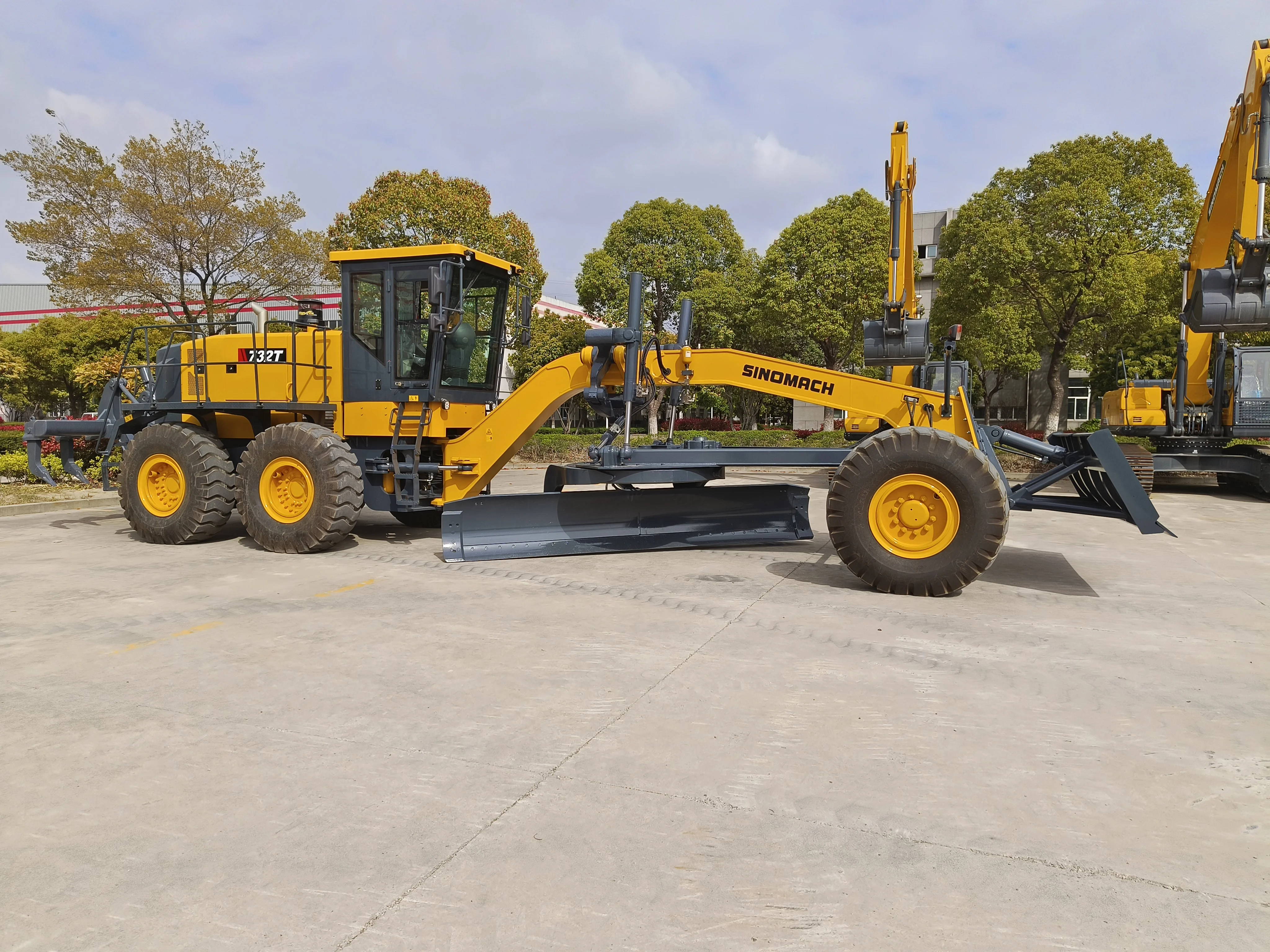 732T MOTOR GRADER