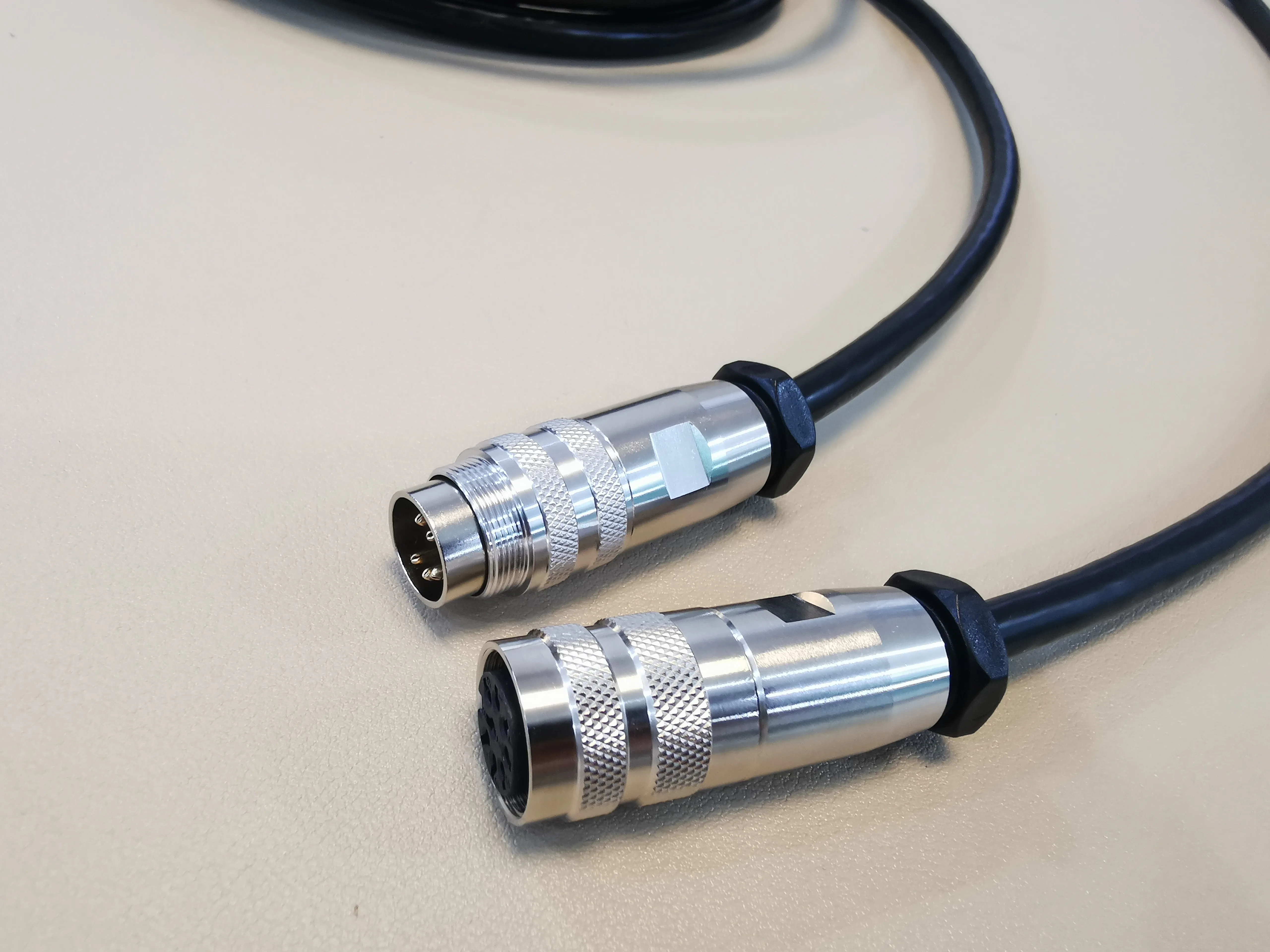 Красно-белый аисг 5 м кабель с разъемами IP67 Номинальная мужской 8-контактный разъем 8 pin, красно-белый управление двигателем Кабельные соединители