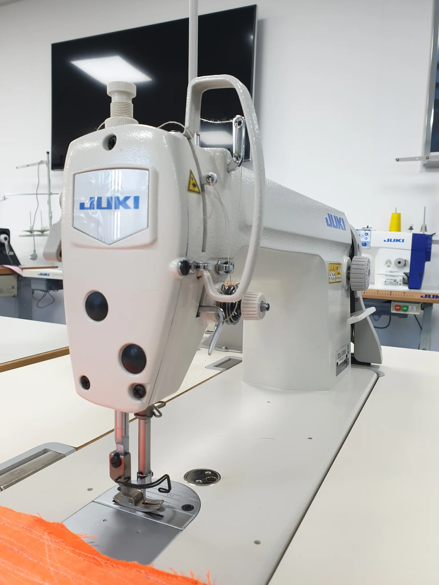 Fresh Clear Good Conditional Used Jukis 8100E Lockstitch Industrial Used Sewing Machine