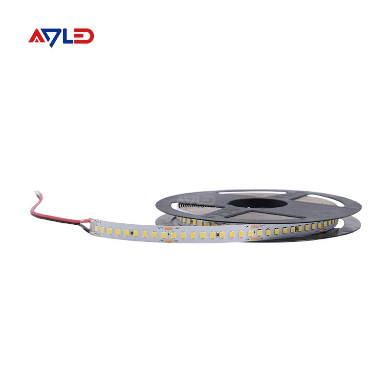 Высокая эффективность света Светодиодная лента 2835 патч 200lm/W супер яркий 180D/m DC24V Гибкая высокая цветопередача