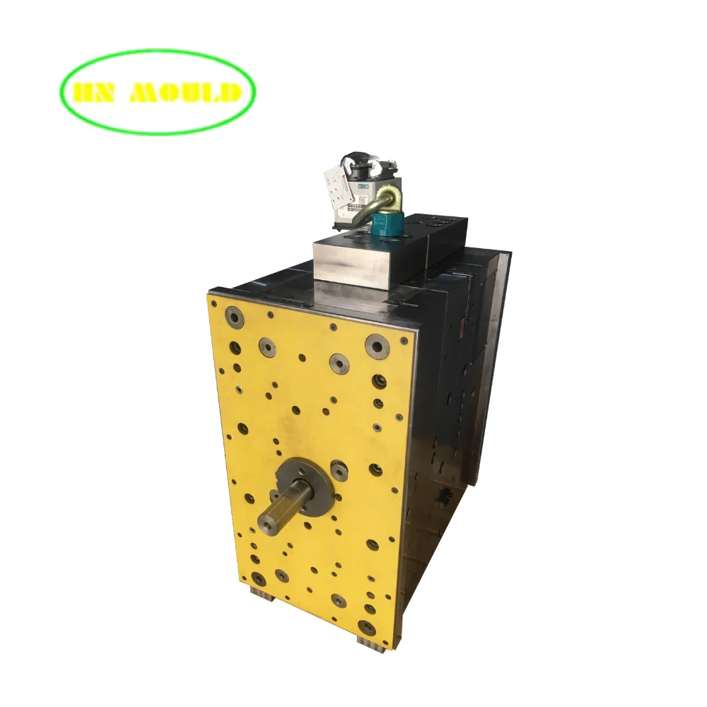 Injection mould for producing plastic part/auto part