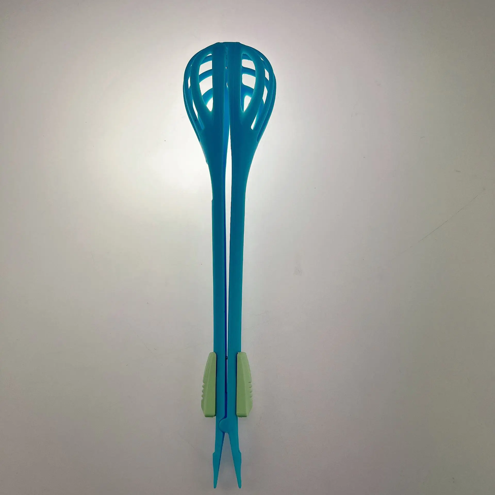 Лидер продаж новый дизайн красочный Многофункциональный взбивщик яиц 3 в 1 нейлон с щипцами для салата