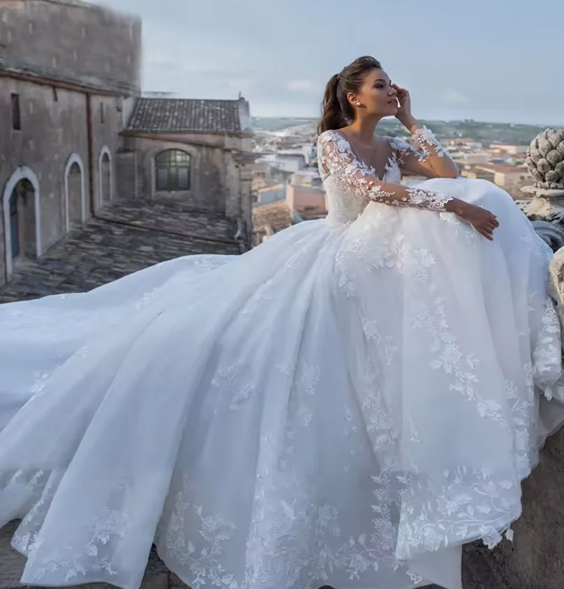 2024 Big Tail New Girl Women Wedding Dresses Bridal Gown Retro Sexy Tulle V-Neck Long Sleeve Wedding Dress