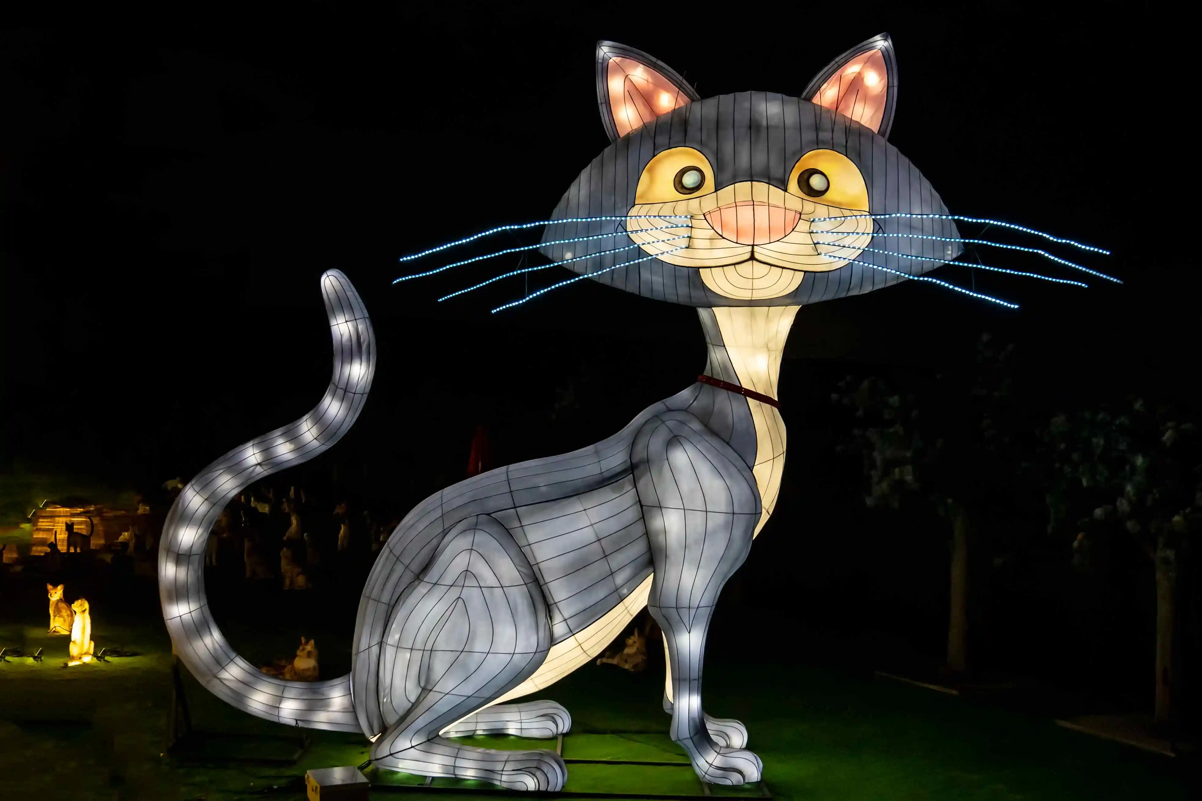 Giant Botany-Shape Silk Lantern Strawberry for Garden Lighting Ramadan Festival Party Decorations Motif Lights on Sale