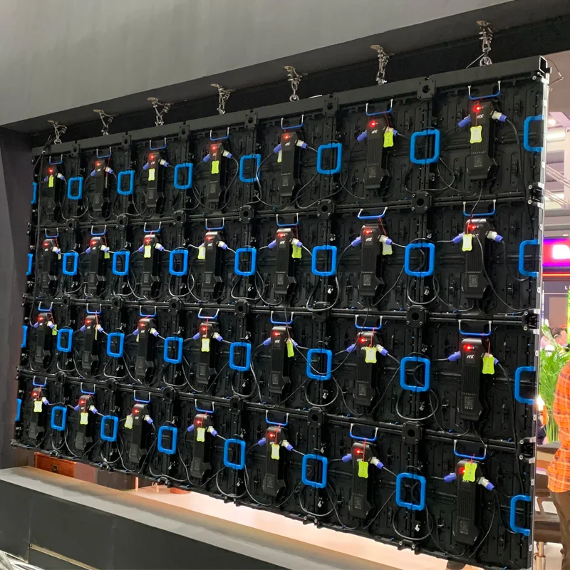 Outdoor Advertising Display LED Video Wall Panel SDK Video Wall Led Display Screen P2.5 in Stock Rgb Led Indoor Video Wall Case