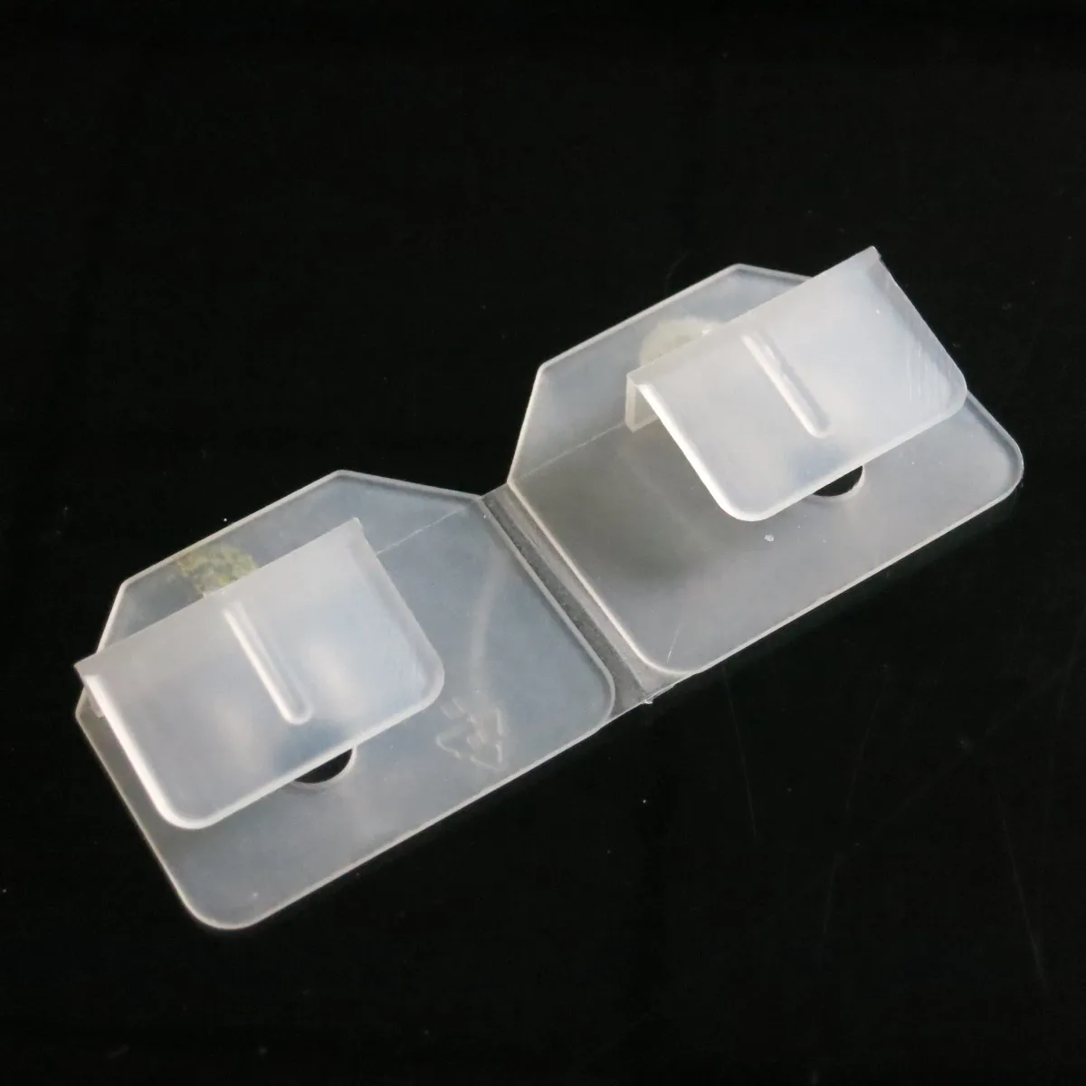 plastic flexible display foot for cardboard