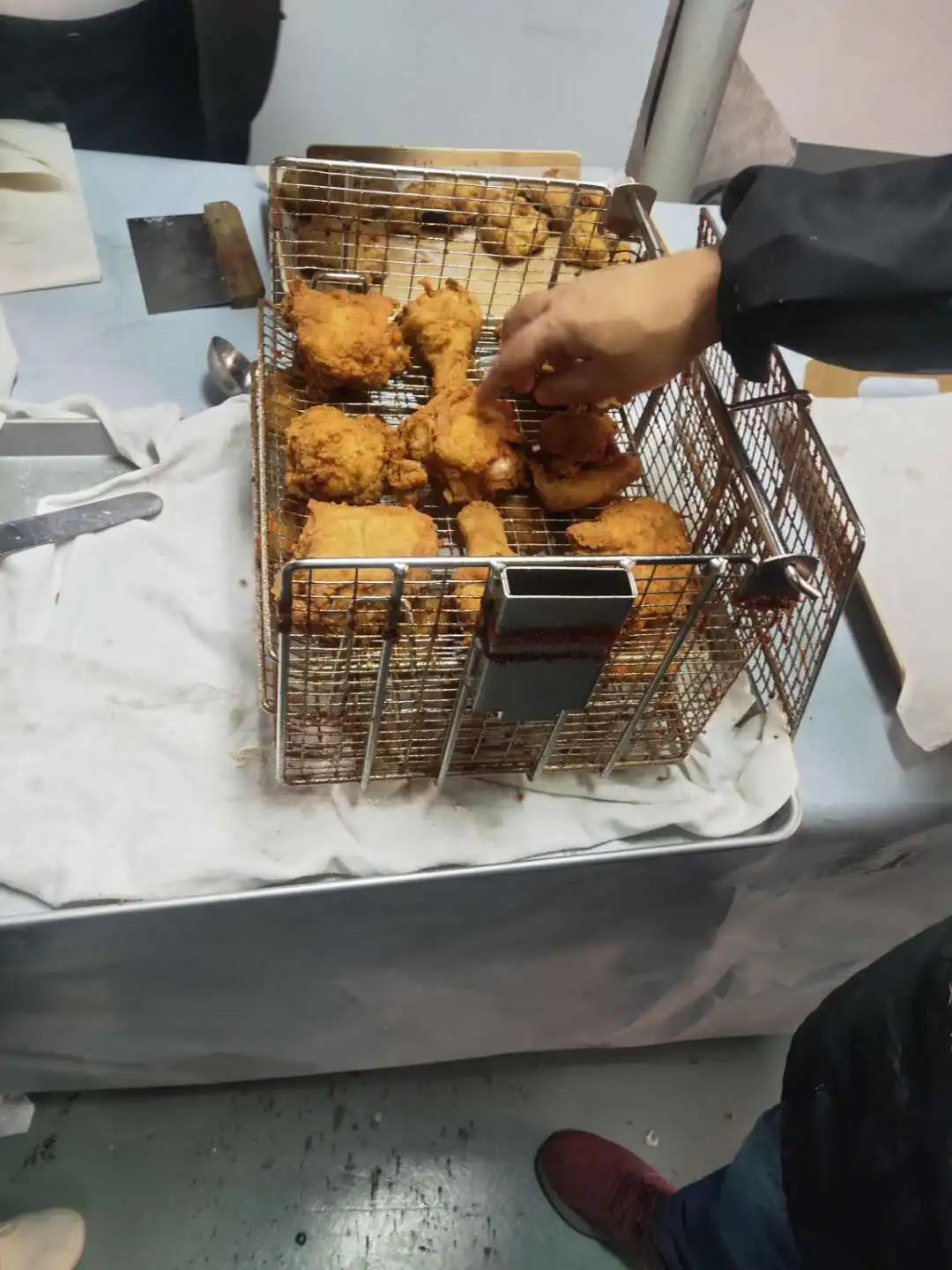  Б/у KFC фаст-фуд ресторан кухонное оборудование картошки фри машина давления Henny пенни фритюрница с двумя решетками broasted жареной
