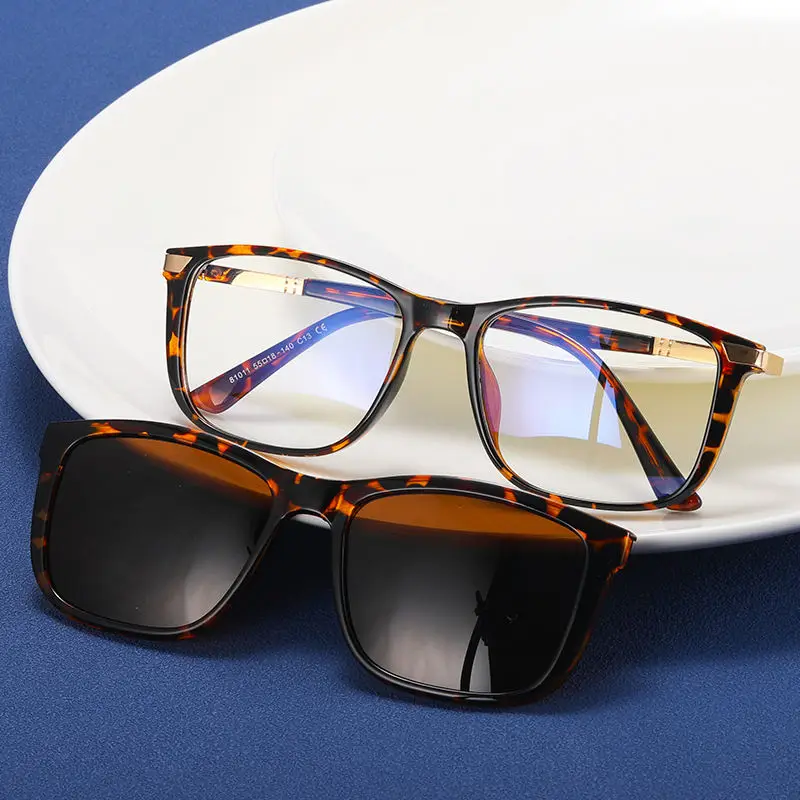 Wholesale Metal TR Glasses Fashion Clip On Sunglasses 81011 Polarized Fit Over Optica Eyewear Frame 2023 New Women