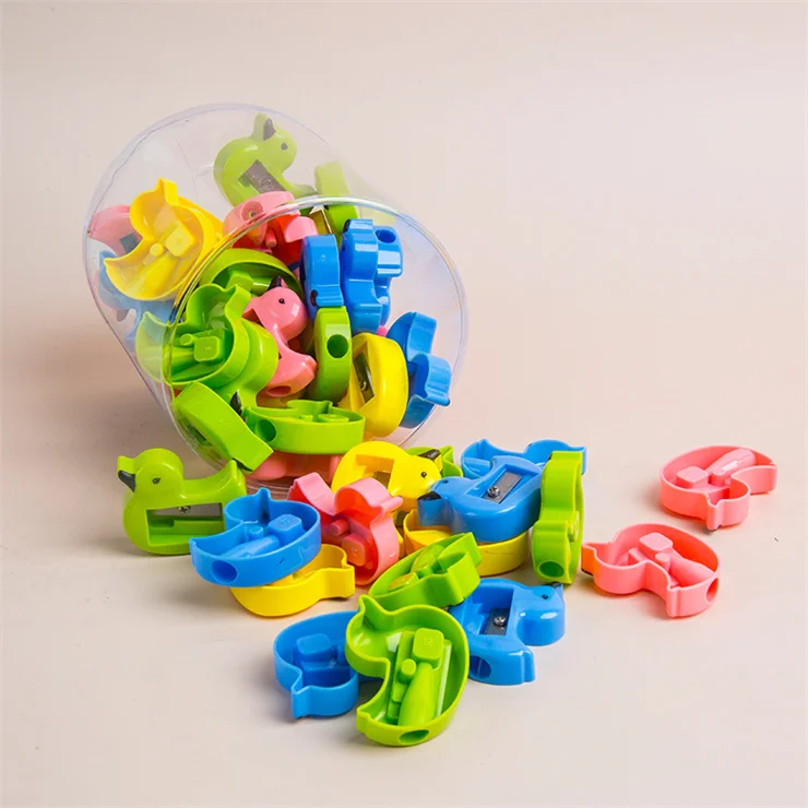 2025 Самые популярные настольные инструменты канцелярские товары в Мумбай по заводской цене, распродажа, разные цвета, кавайная птица, маленькая точилка для карандашей