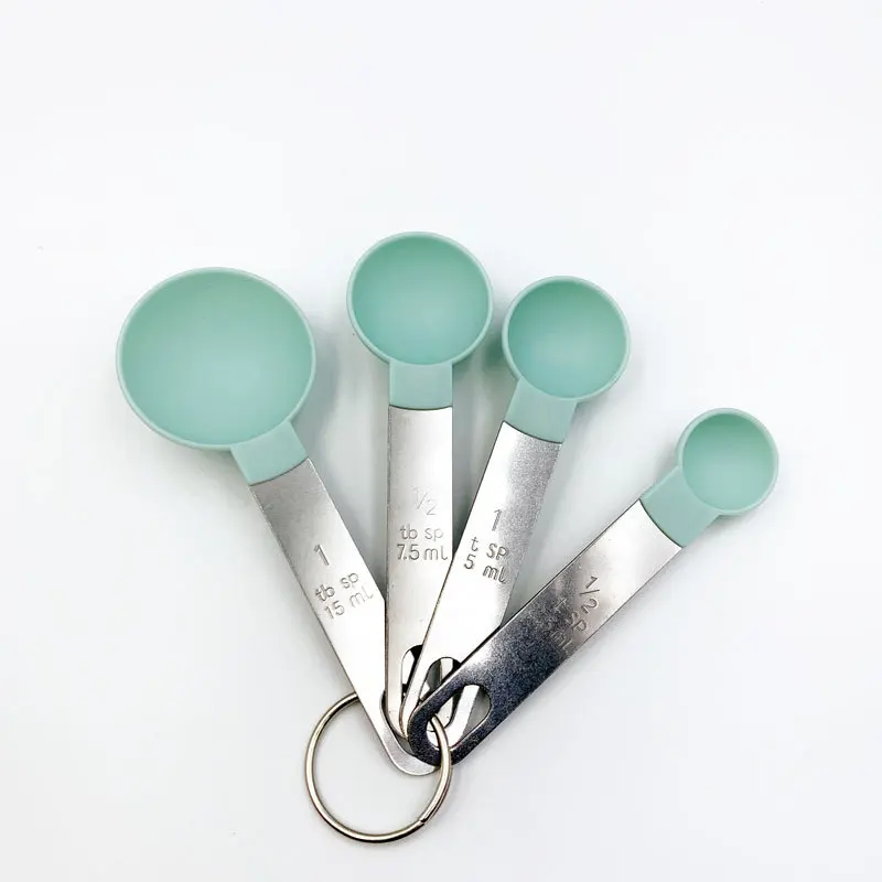 Набор пластиковых мерных стаканчиков и ложек для измерения сухих или жидких ингредиентов с ручкой из нержавеющей стали
