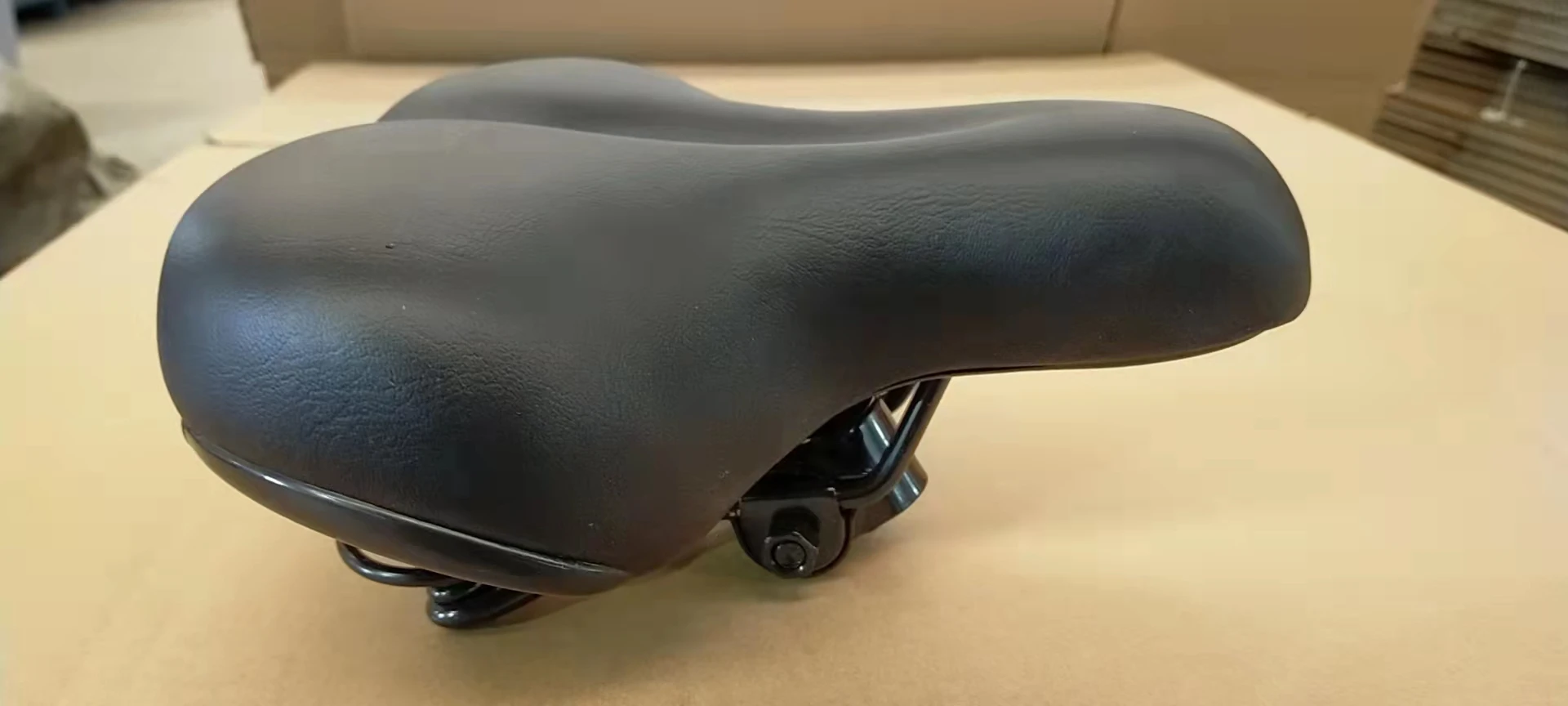 Comfortable Soft PU Leather Bicycle Saddle Bike Seat for Beach Mountain Fat Cruiser