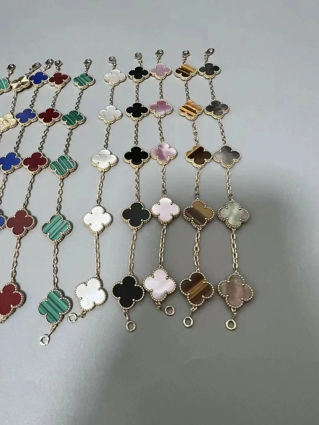 High quality classic fashion 18K gold clover natural agate mother-of-pearl Bangle female gift wholesaler