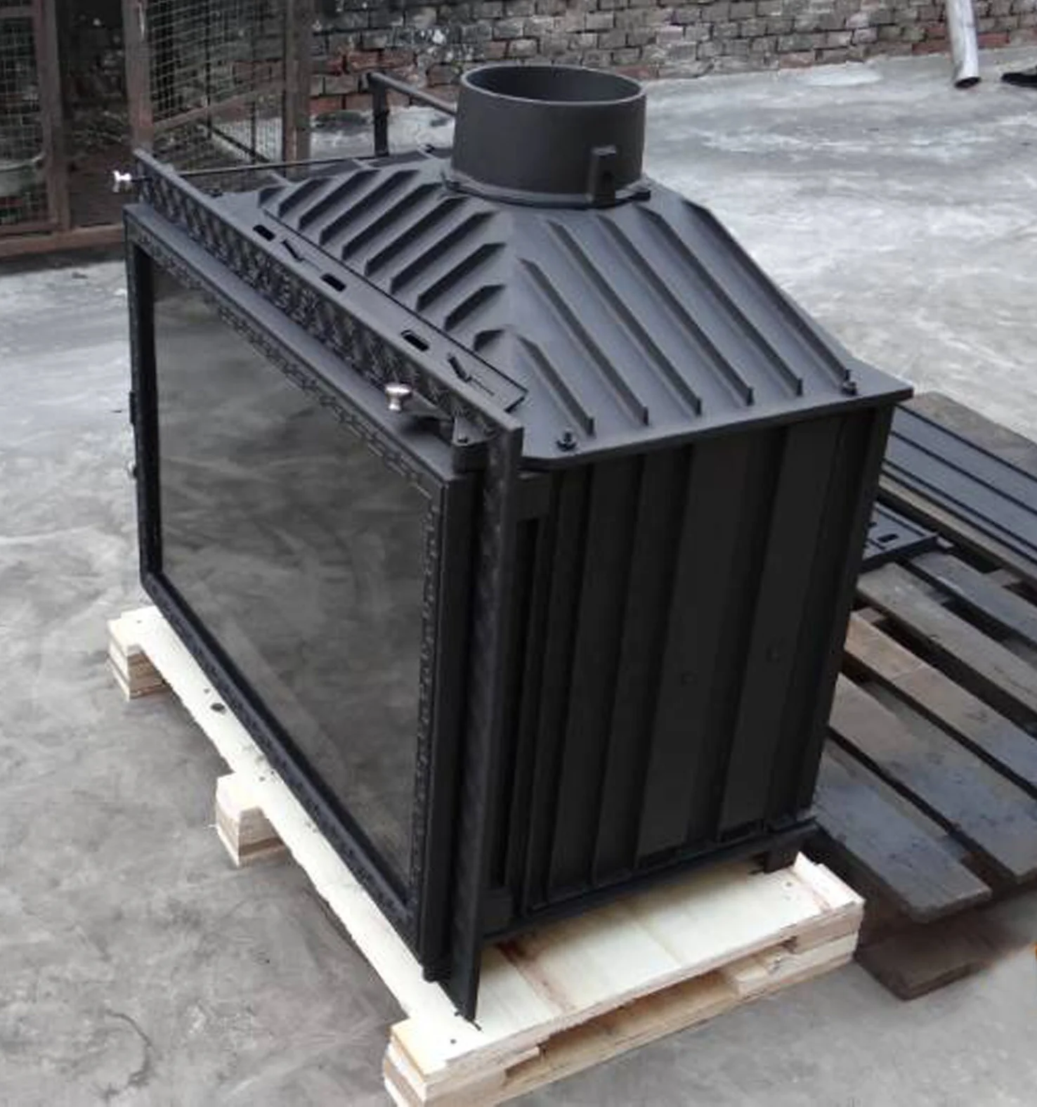 Wood Burning Fireplace Insert (BSC327) Factory Direct Selling Cast Iron Black Metal Living Room Graphic Design Indoor European