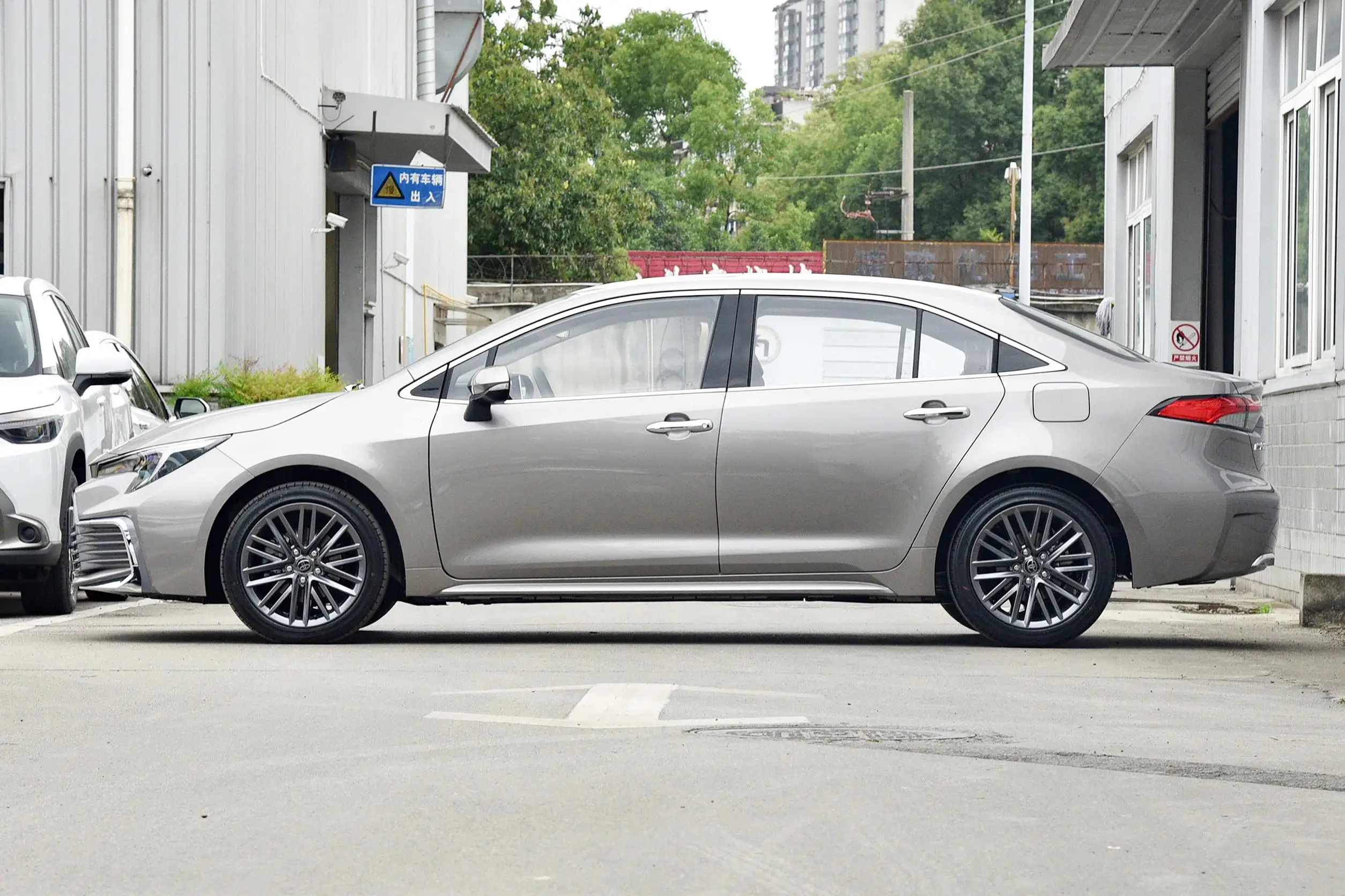 Toyota Levin Corolla Гибридный 2024 1 8 л недорогой высококачественный бензиновый и электрический двухмоторный автомобиль toyota levin с левым рулем