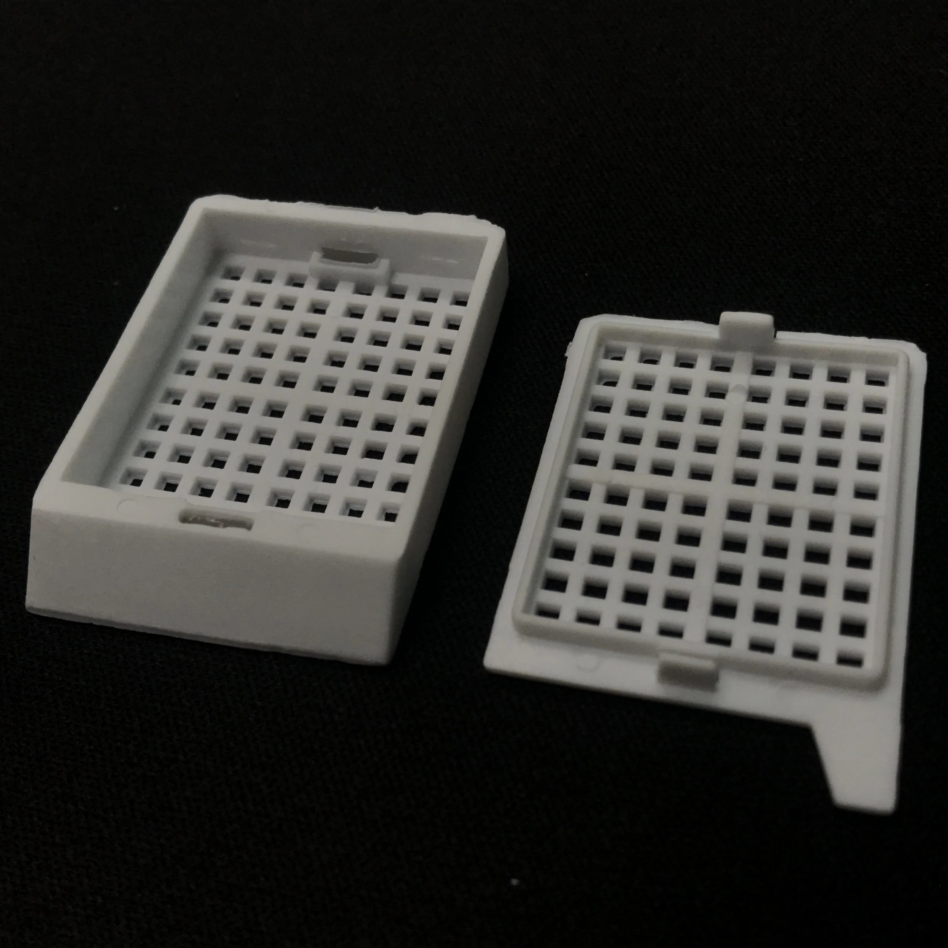 Good quality Embedding Cassettes for lab and medical tissue biopsies  with different specifications