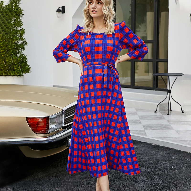 The new spring/summer 2021 will feature a printed crew-neck belt with a high-fashion plaid skirt