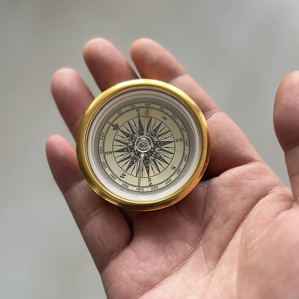 Portable Antique Aluminum Pocket Compass Golden Qibla with OEM Packing Services for Outdoor Usage