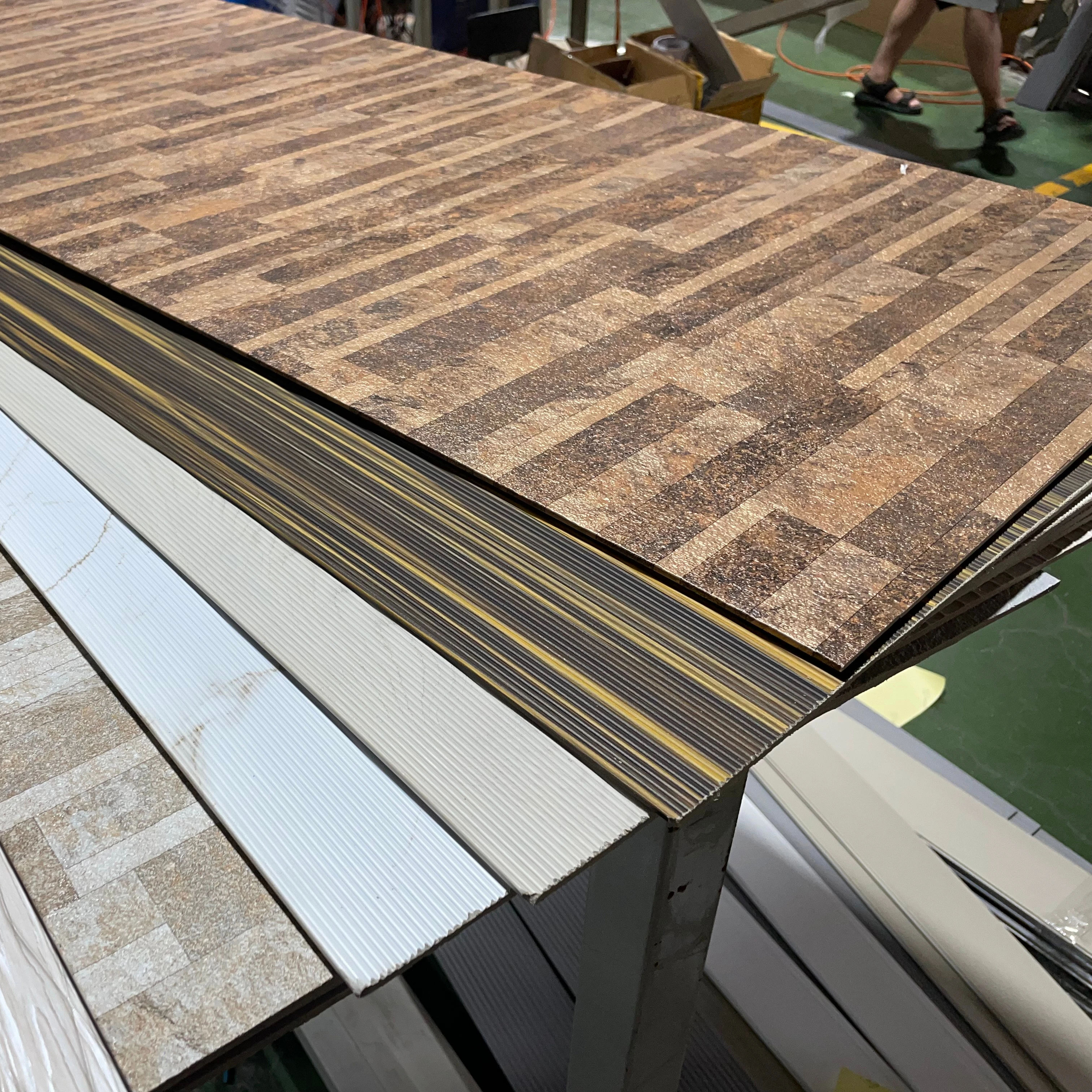 Flexible Decoration Carbon Crystal Charcoal Fiber Slate Sheet Bamboo Charcoal Wood Veneer PS Wall Panel & Board