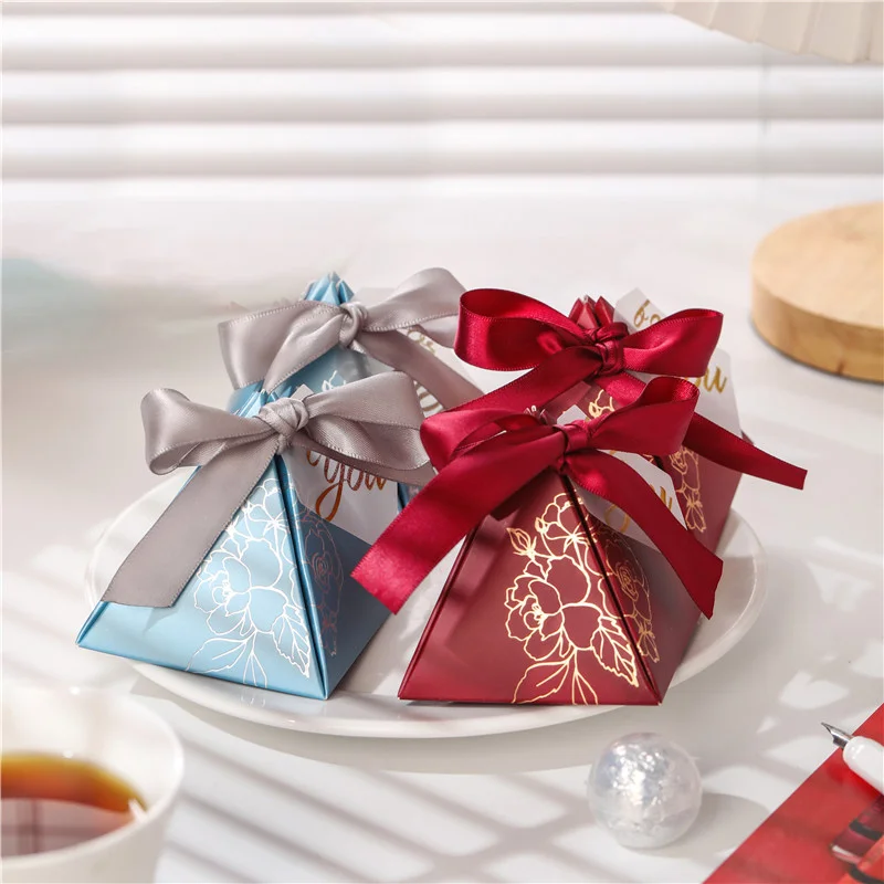 Manufacturer Candy Box Chocolate Packing Boxes Triangle Party With Polyester Ribbon Shredded Paper For Gift Box