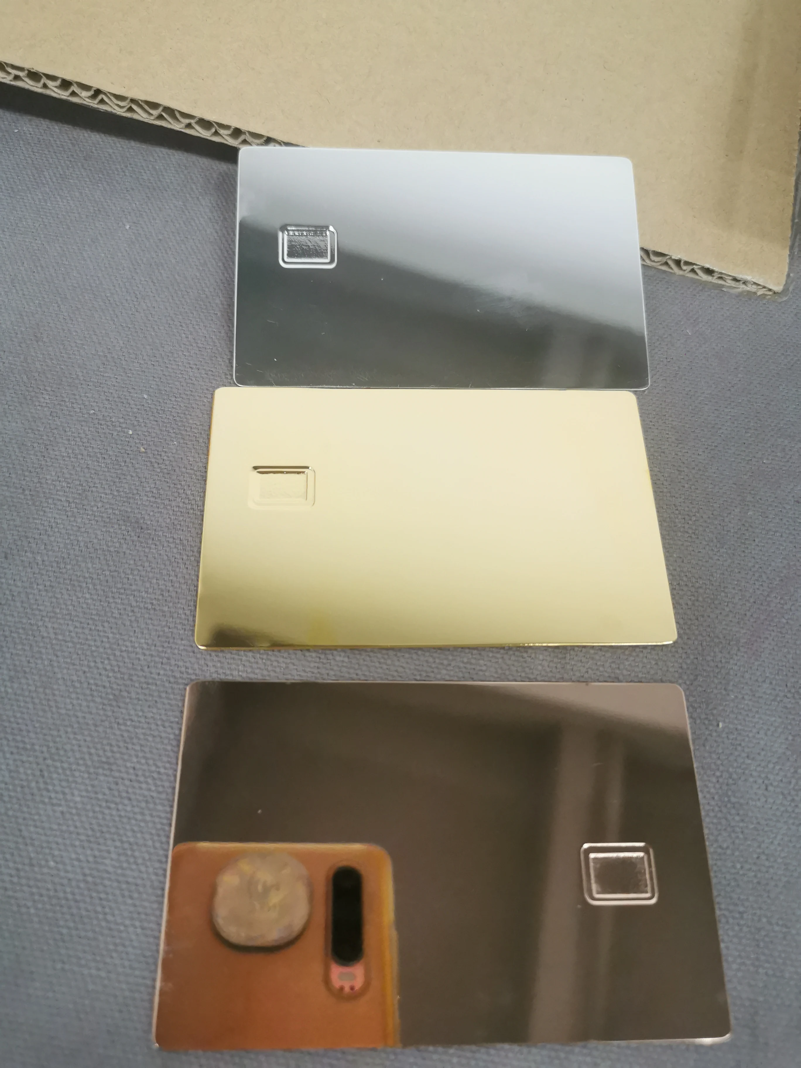 Золотой матовый черный серебряный белый зеркальный золотой цвет металлический чип Кредитная карта с hico полосой и слотом для чипа