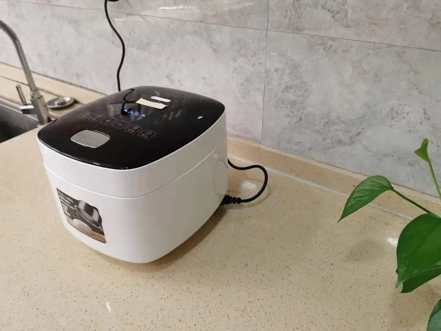 Household Upper Heating Function 24 Hours Timer Delay Keep Warm Function 2.5L Non-stick Inner Pot Rice Cooker