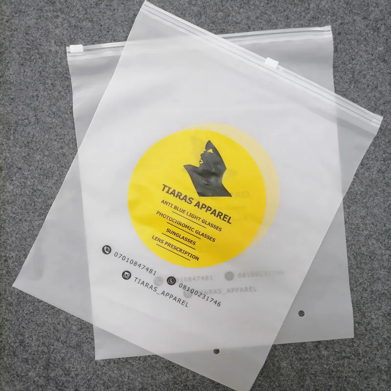 Hot Selling Eco friendly Zipper Resealable Clothes Packaging Frosted Plastic Ziplock Bag bolsa con cremallera esmerilada