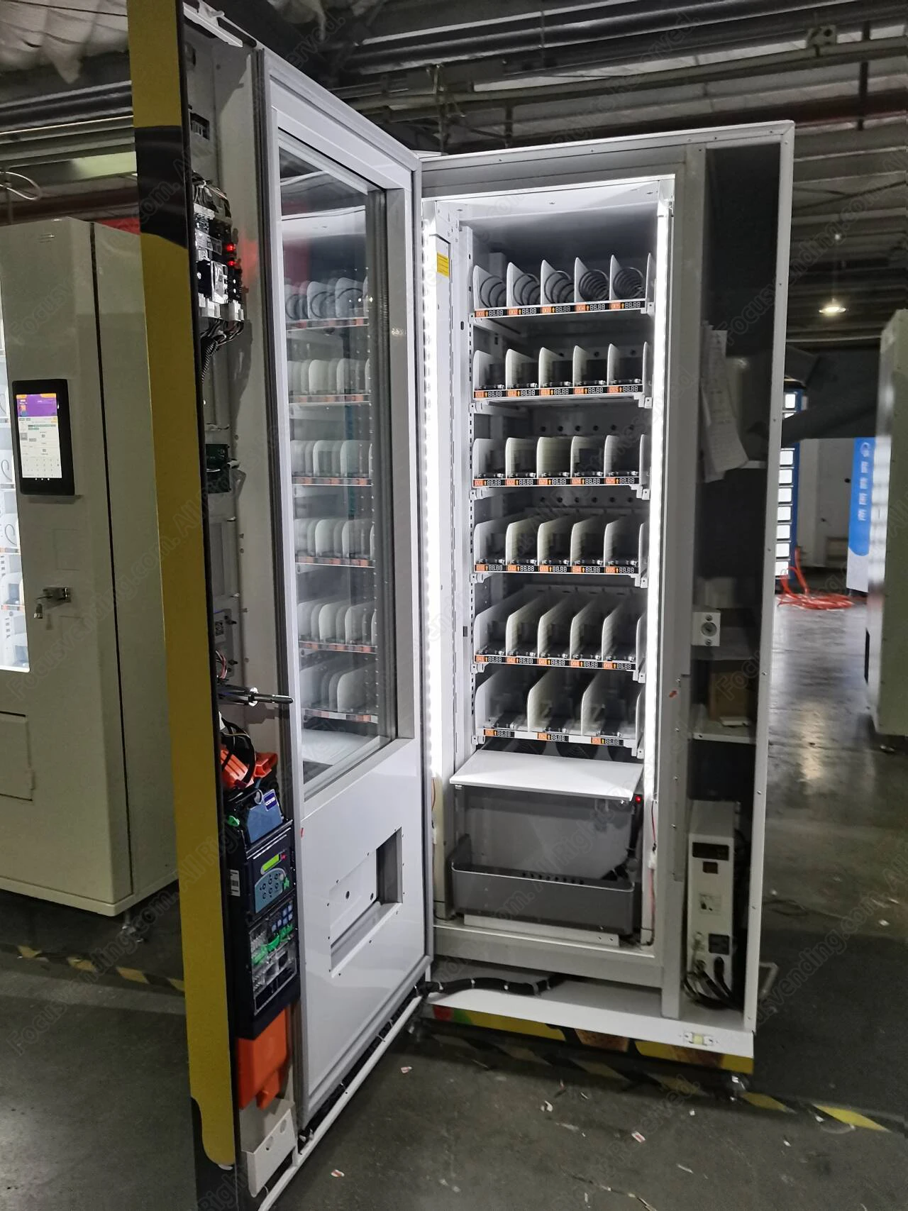 Frozen Food Ice Cream Vending Machine With Elevator System With Sticker