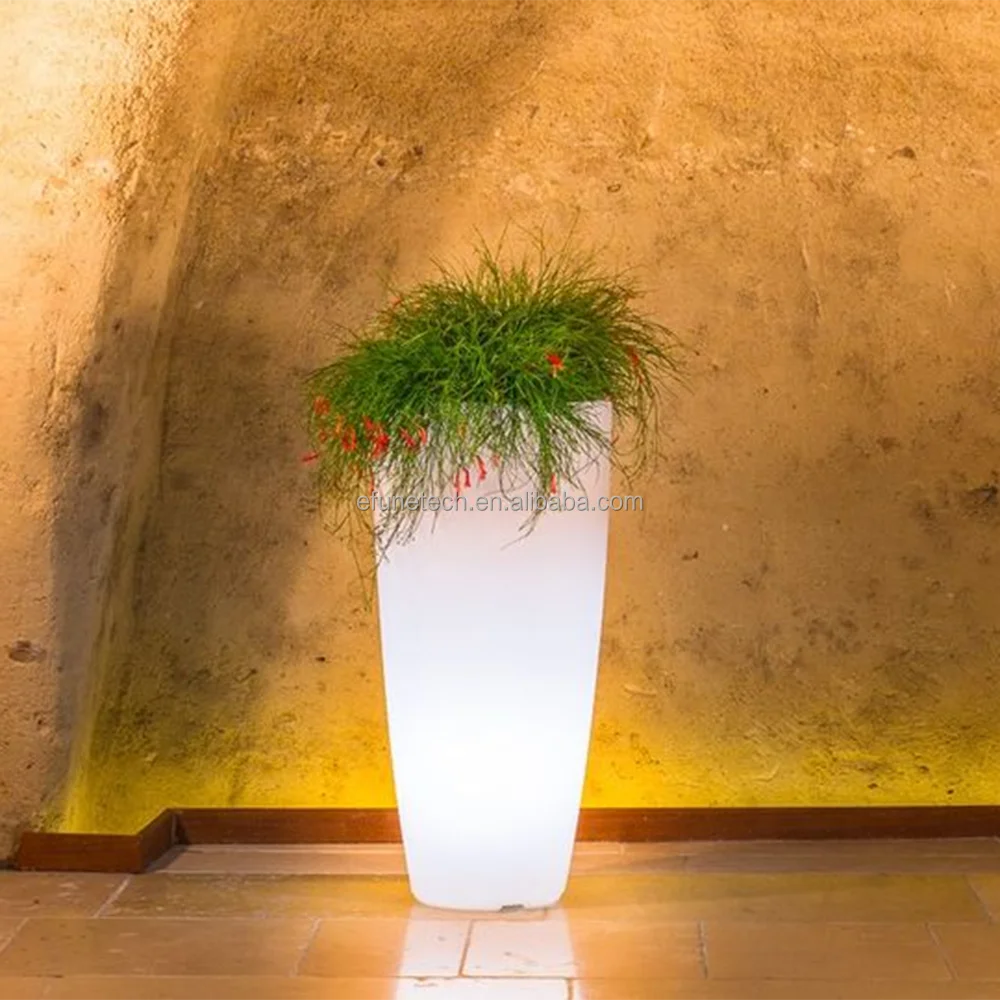 Outdoor Garden Patio Led Illuminate Flower Pot Balcony PE White Plastic LED Illuminated Rgb Color Changing Battery Planter Pot